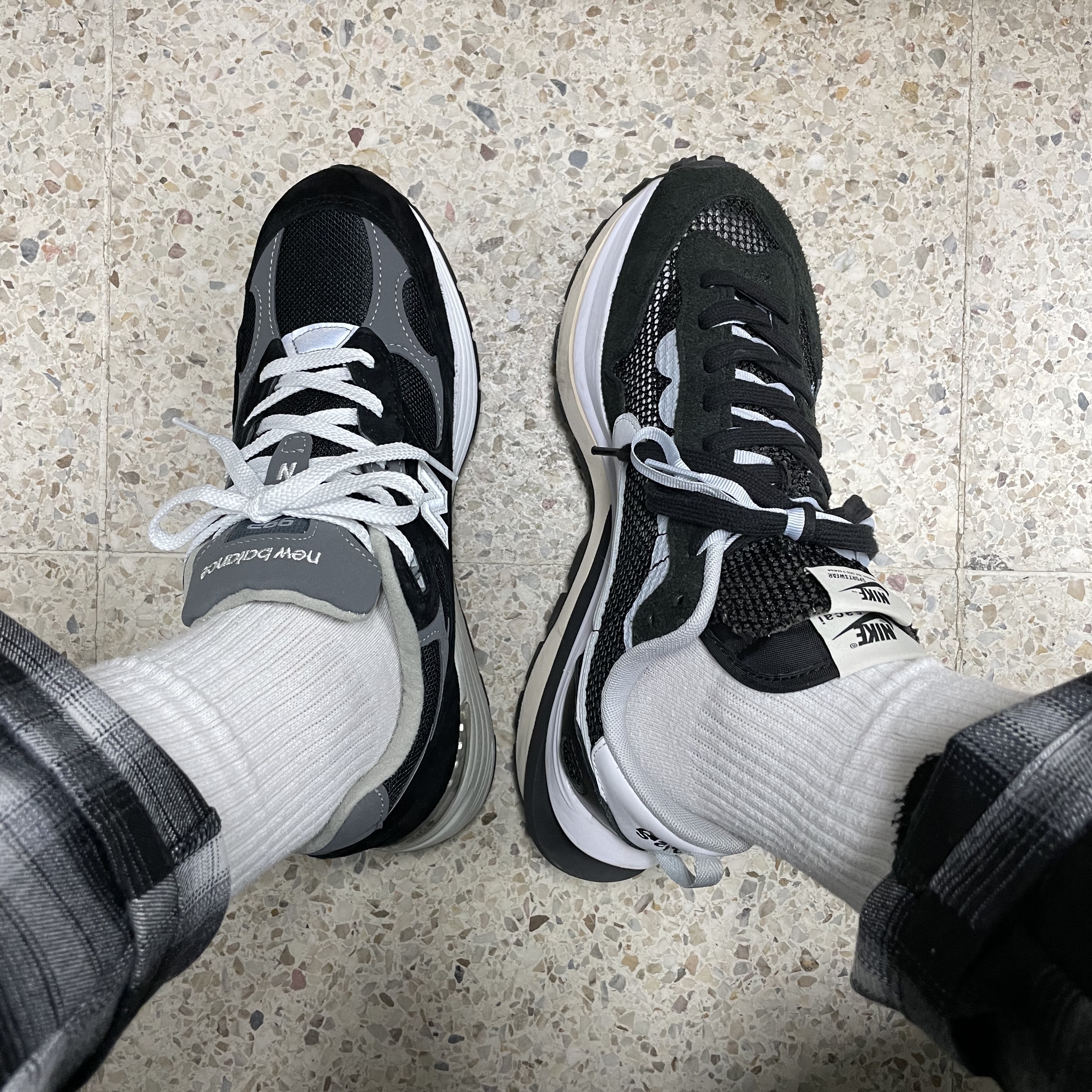 New Balance 992 Made in USA Black Grey, Nike x Sacai VaporWaffle Black White 착용 스타일
