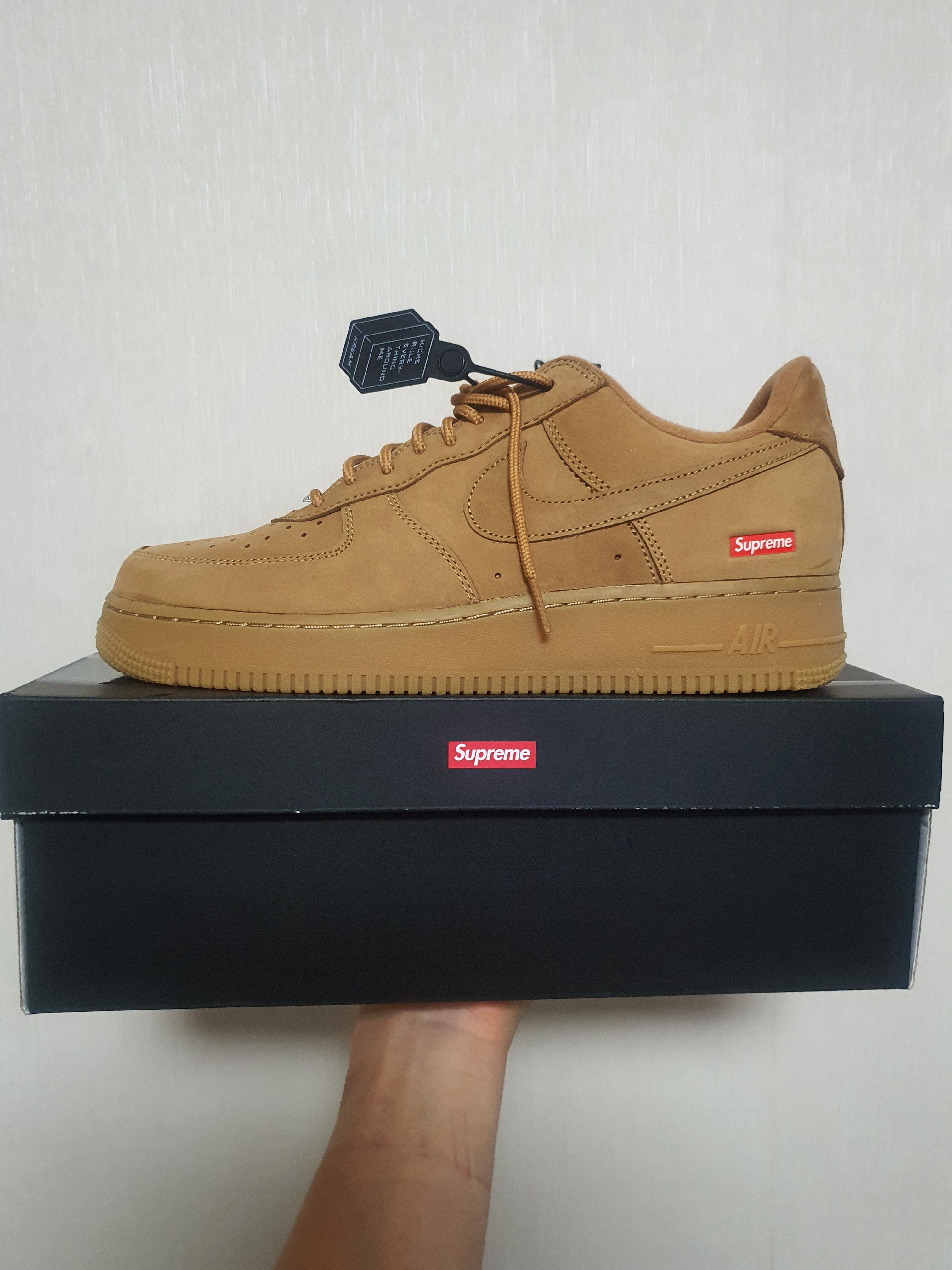 Nike x Supreme Air Force 1 Low Flax 착용 스타일 - 1