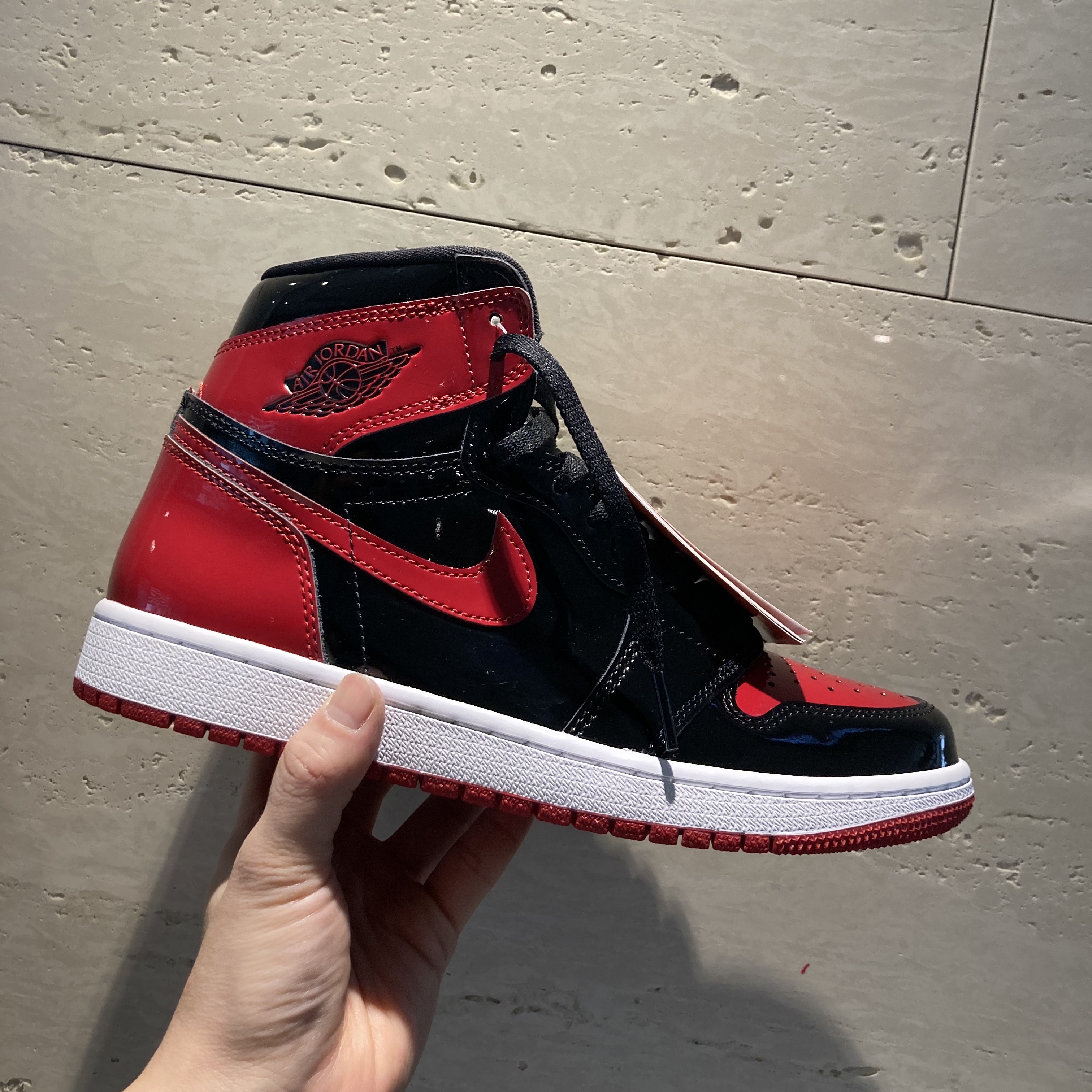 Jordan 1 Retro High OG Patent Bred 착용 스타일 - 1