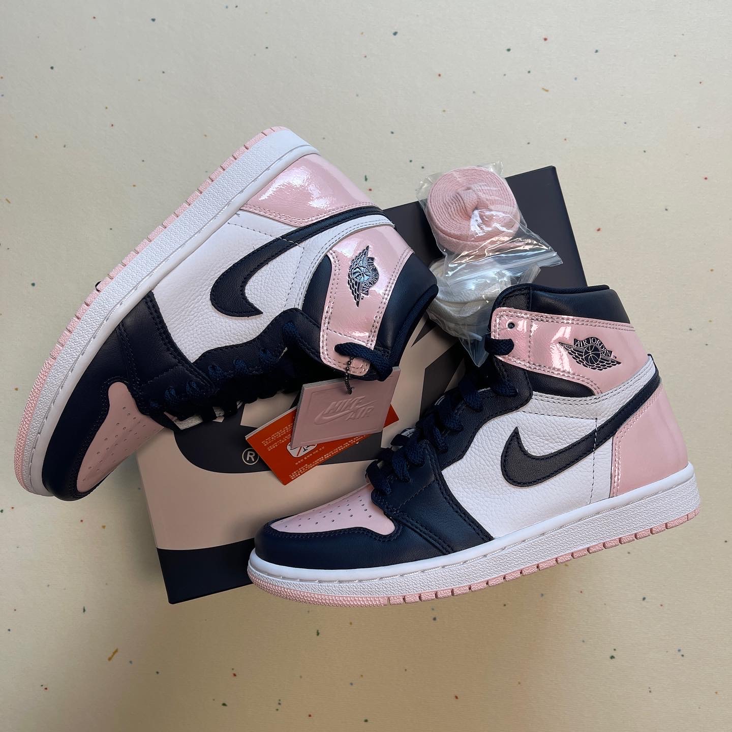 (W) Jordan 1 Retro High OG Atmosphere 착용 스타일 - 1
