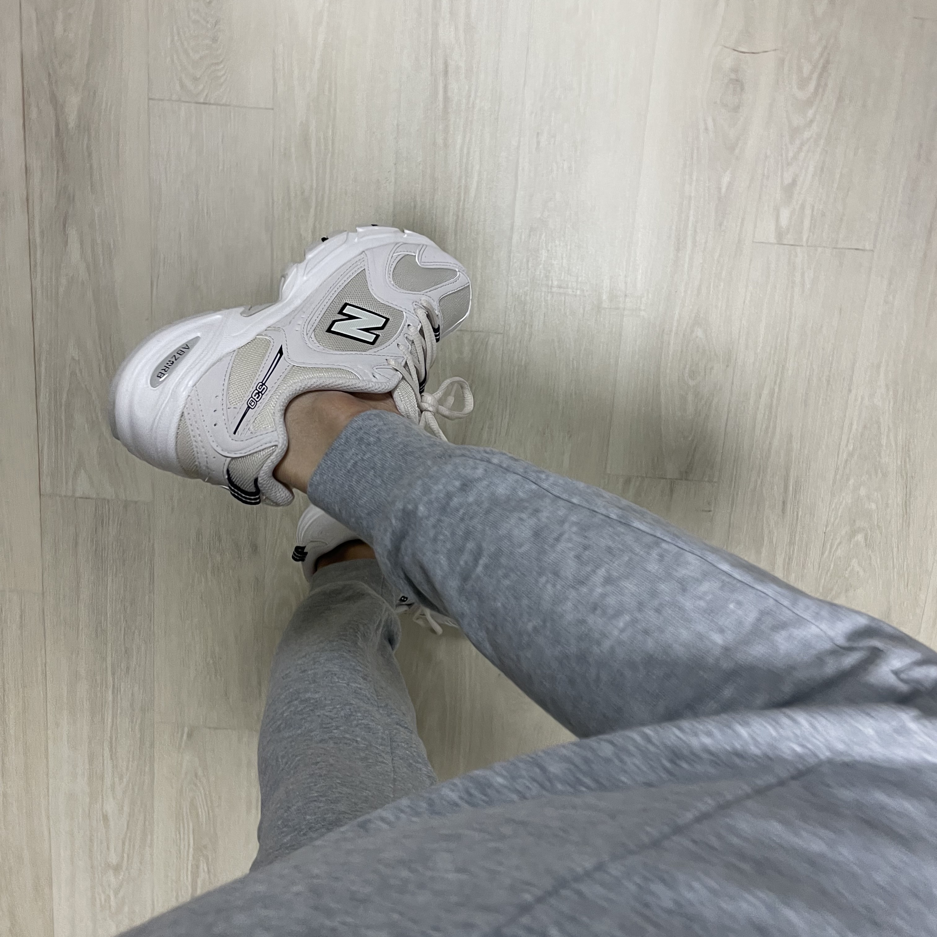 New Balance 530 Ivory 착용 스타일 - 4