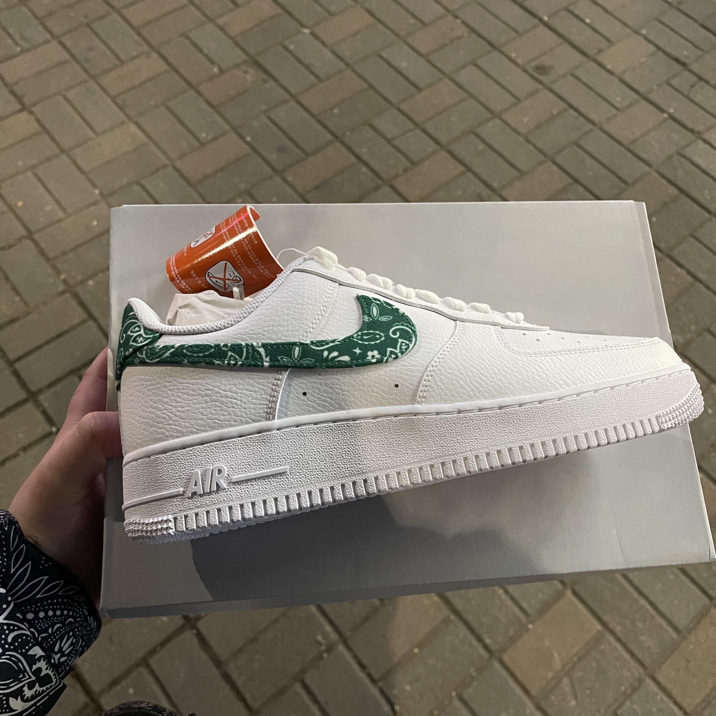 (W) Nike Air Force 1 '07 Essential Paisley Swoosh White Malachite 착용 스타일