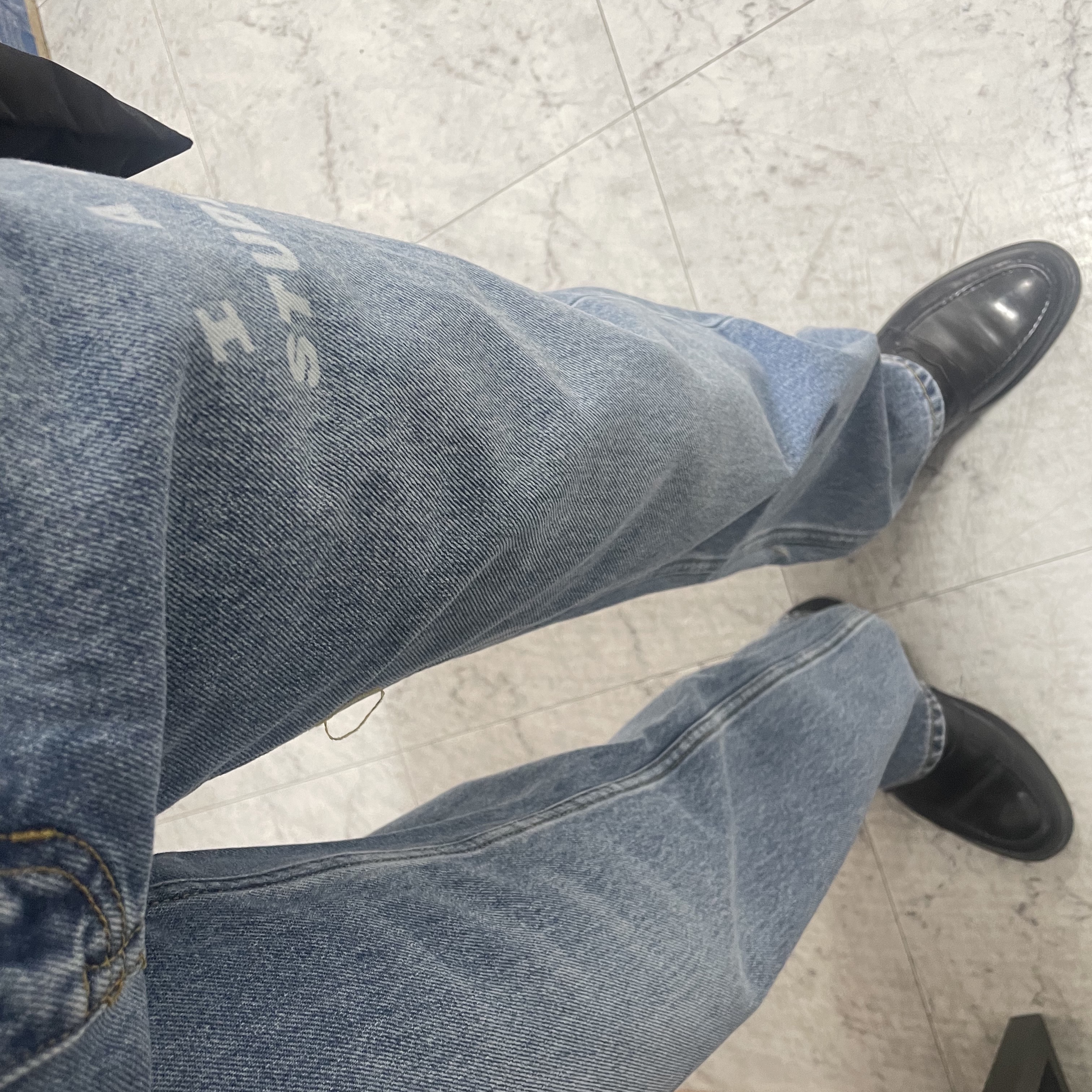 IAB Studio x Lee Denim Jeans Indigo Navy 착용 스타일 - 2