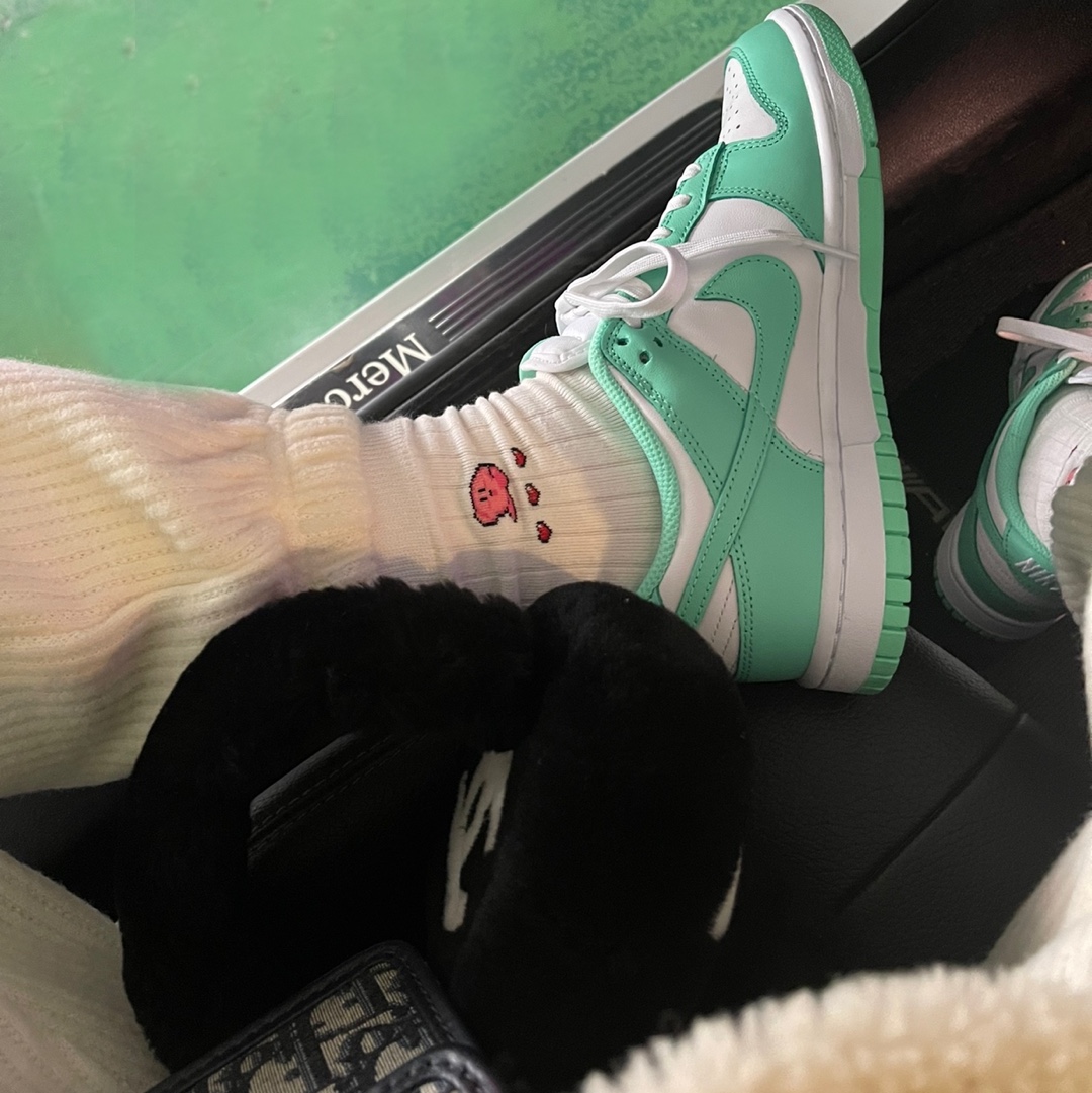 (W) Nike Dunk Low Green Glow ์ฐฉ์ฉ ์คํ์ผ