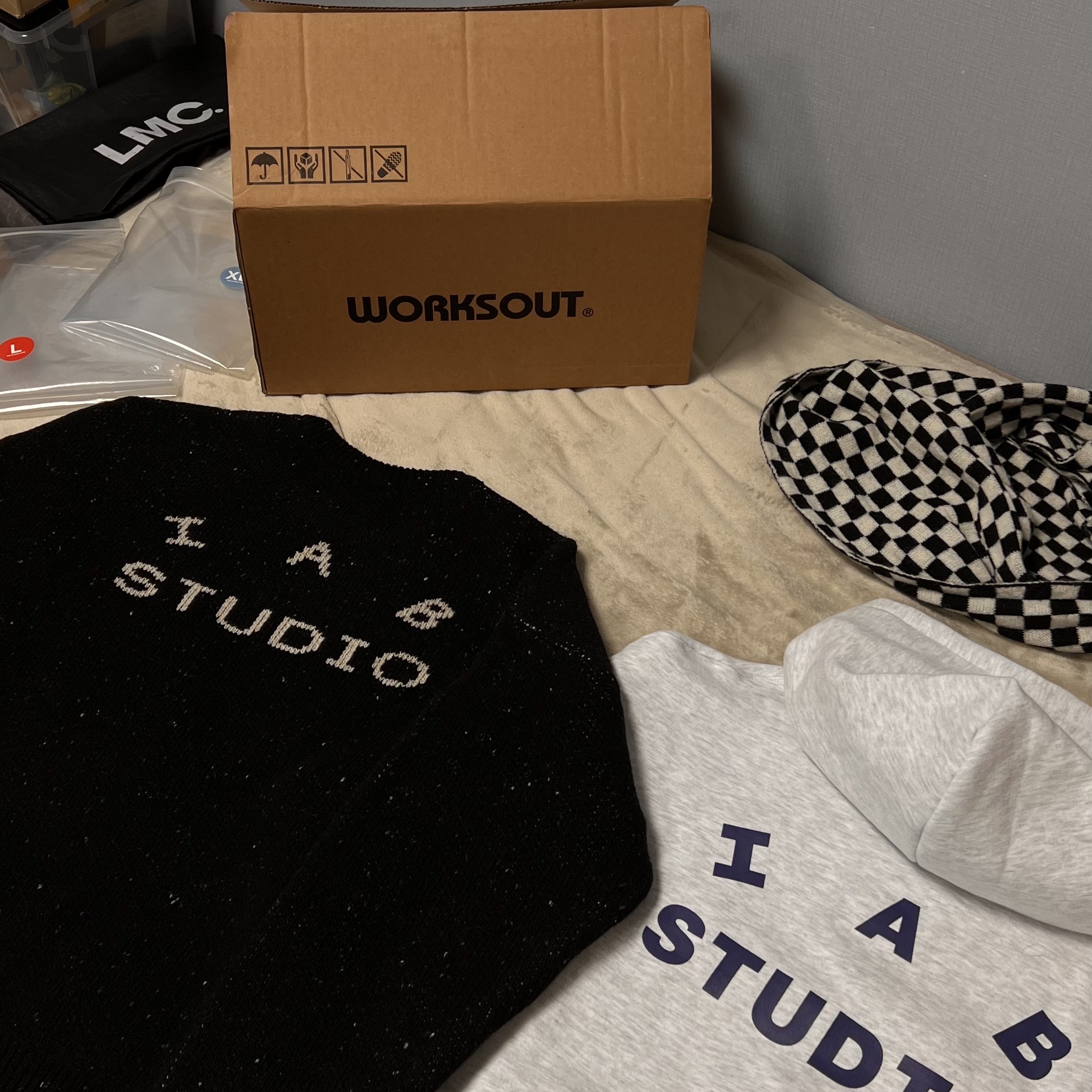 IAB Studio Knit Black, IAB Studio Hoodie Light Gray 착용 스타일