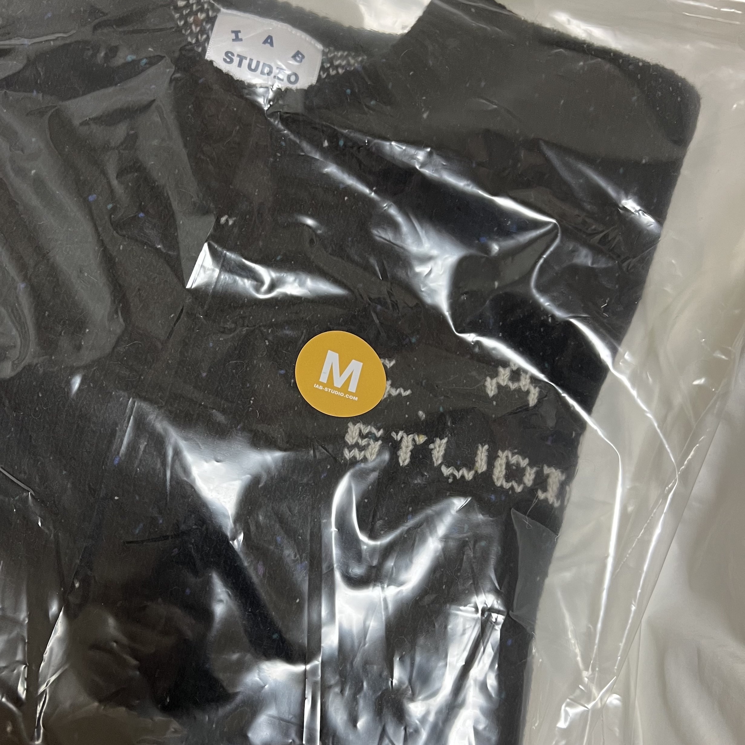 IAB Studio Knit Black 착용 스타일