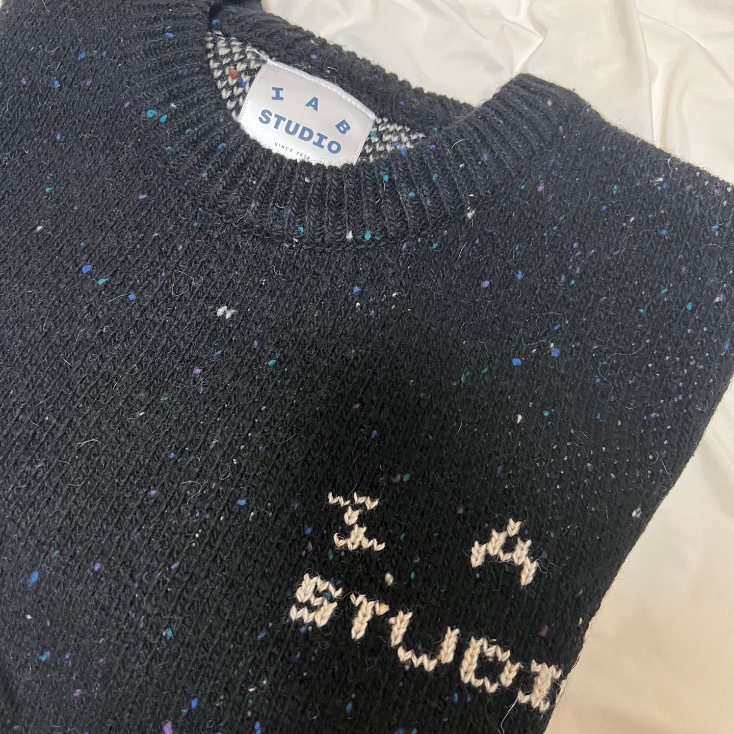 IAB Studio Knit Black 착용 스타일