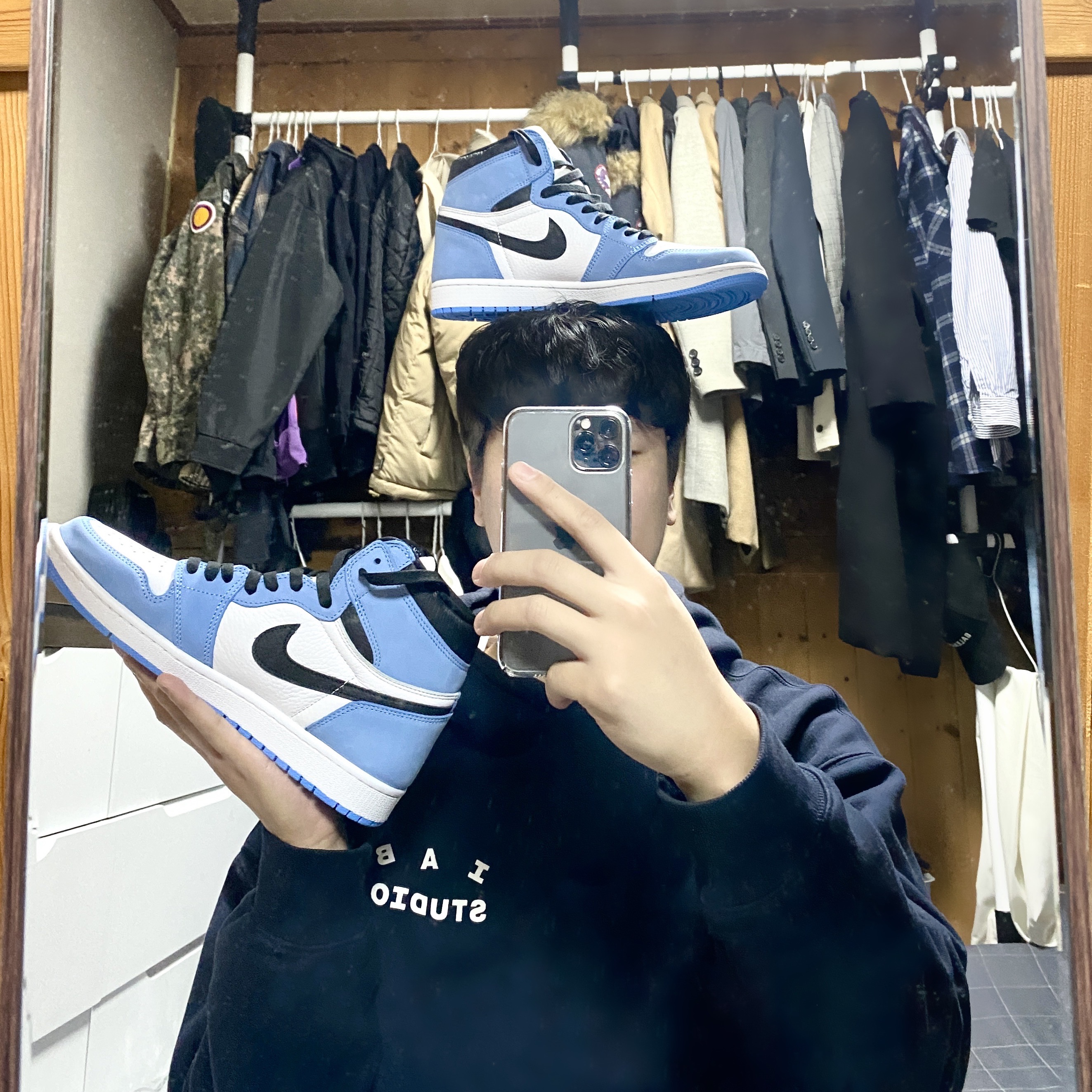 Jordan 1 Retro High OG University Blue, IAB Studio Hoodie Navy - 21SS 착용 스타일