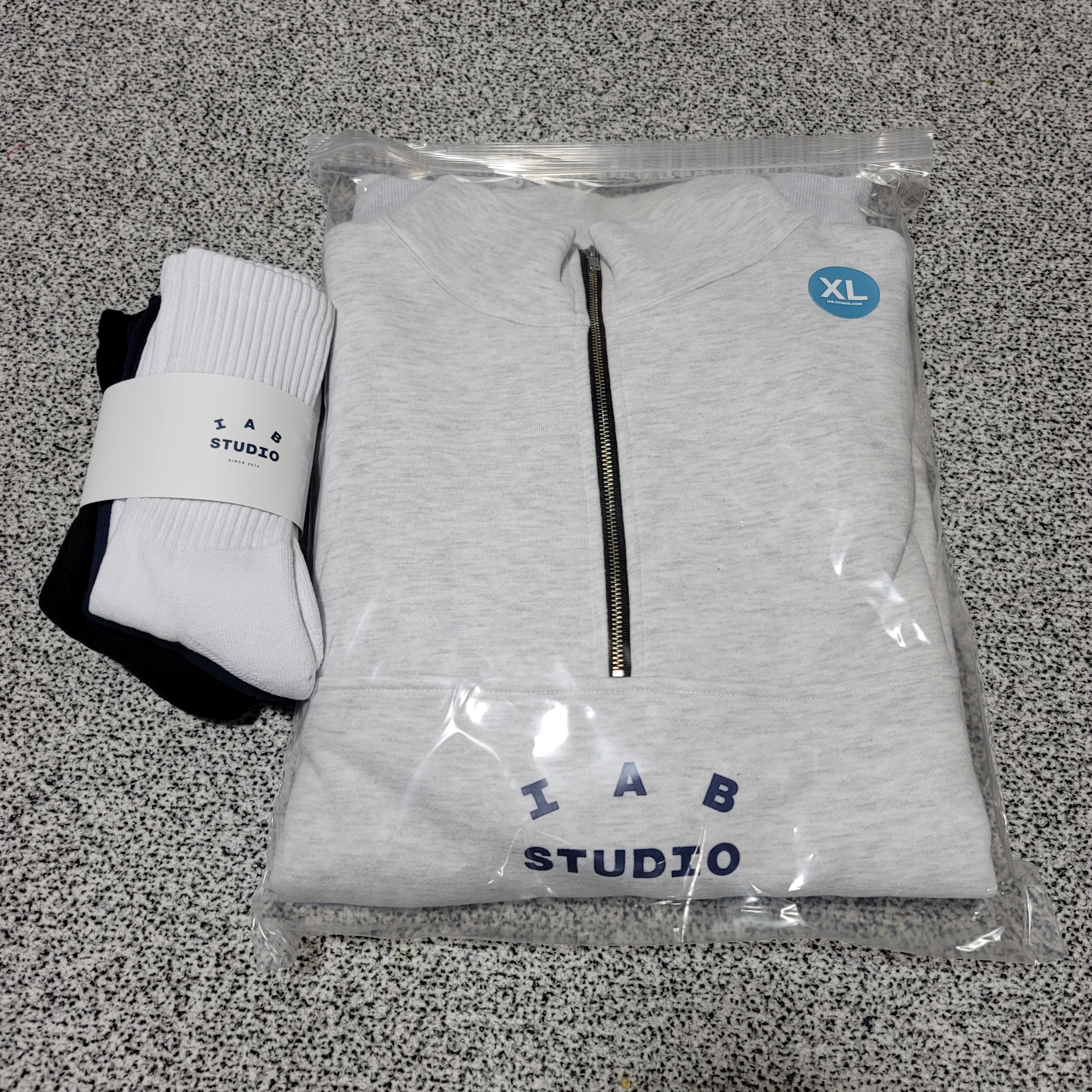 IAB Studio Half Zip Pullover Light Gray, IAB Studio Socks Pack Black Navy White 착용 스타일