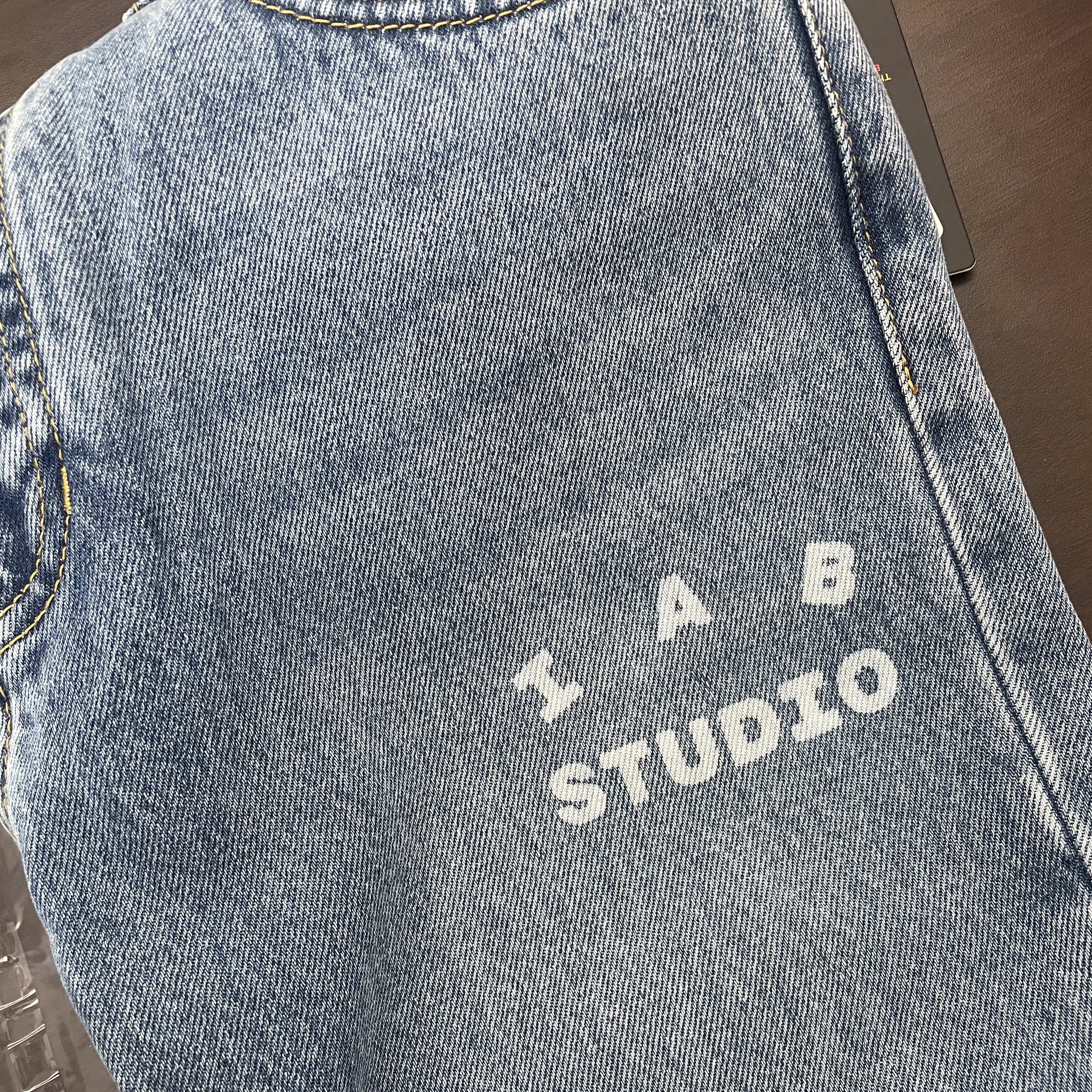 IAB Studio x Lee Denim Jeans Indigo Navy 착용 스타일 - 1