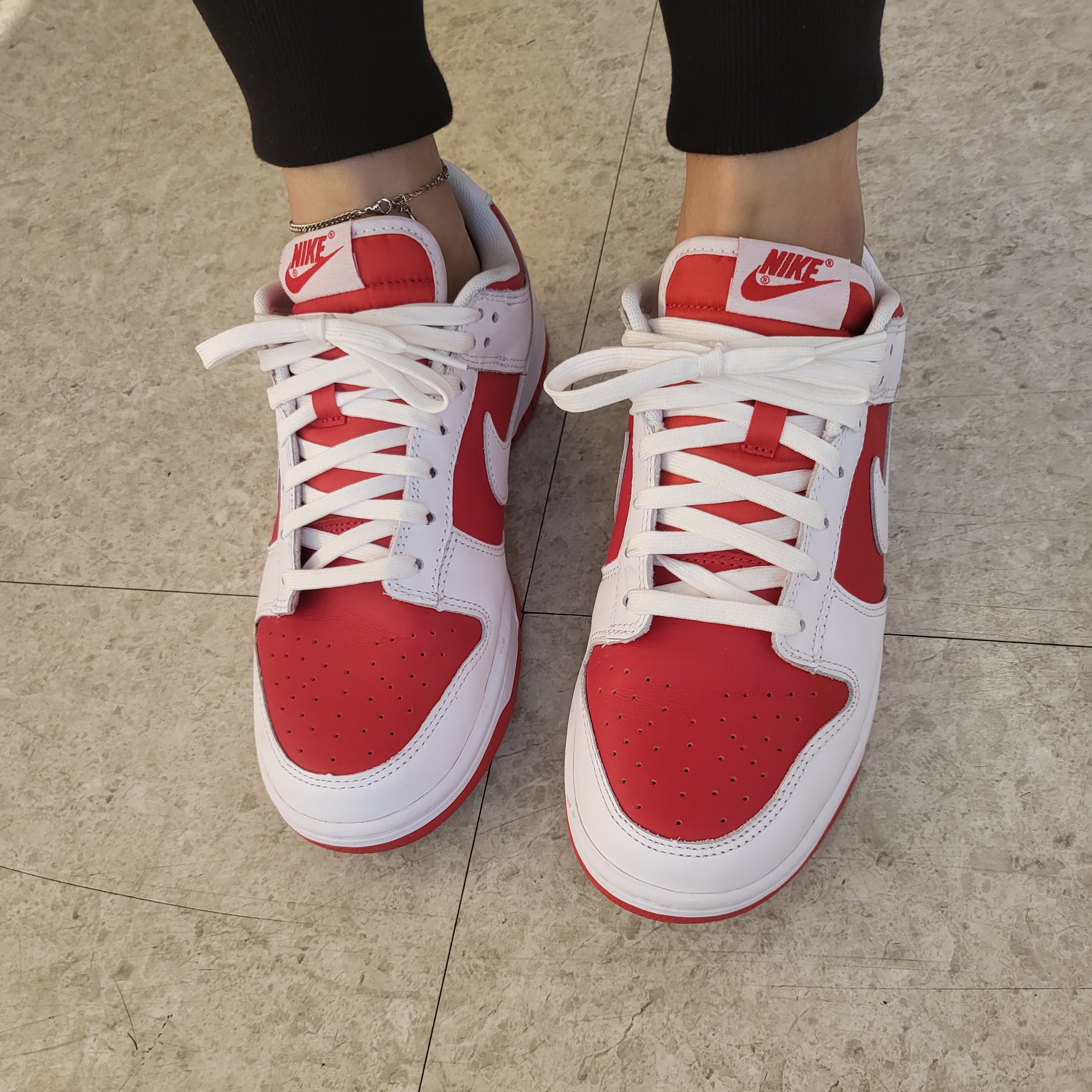 Nike Dunk Low Retro Championship Red 착용 스타일 - 1