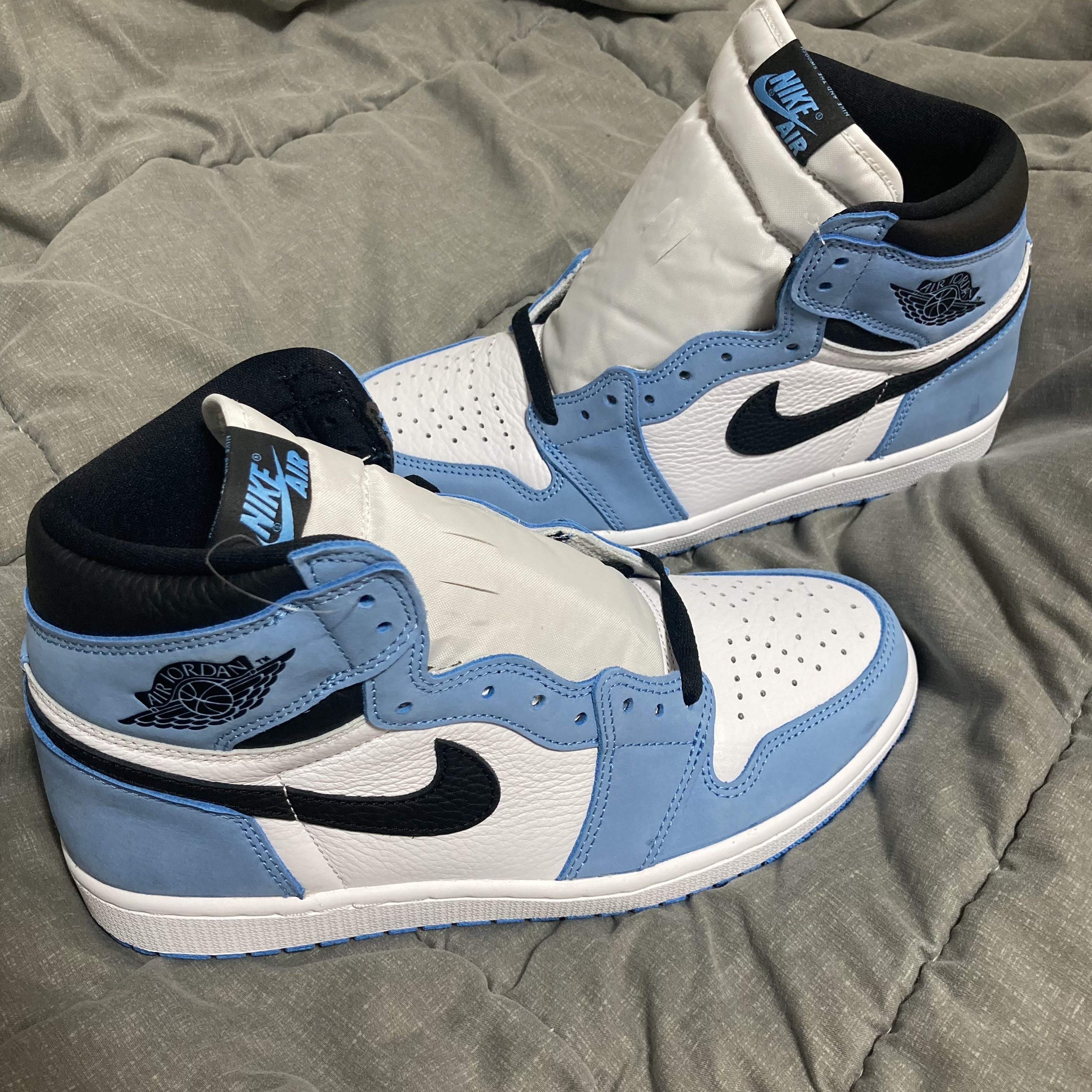 Jordan 1 Retro High OG University Blue 착용 스타일 - 2