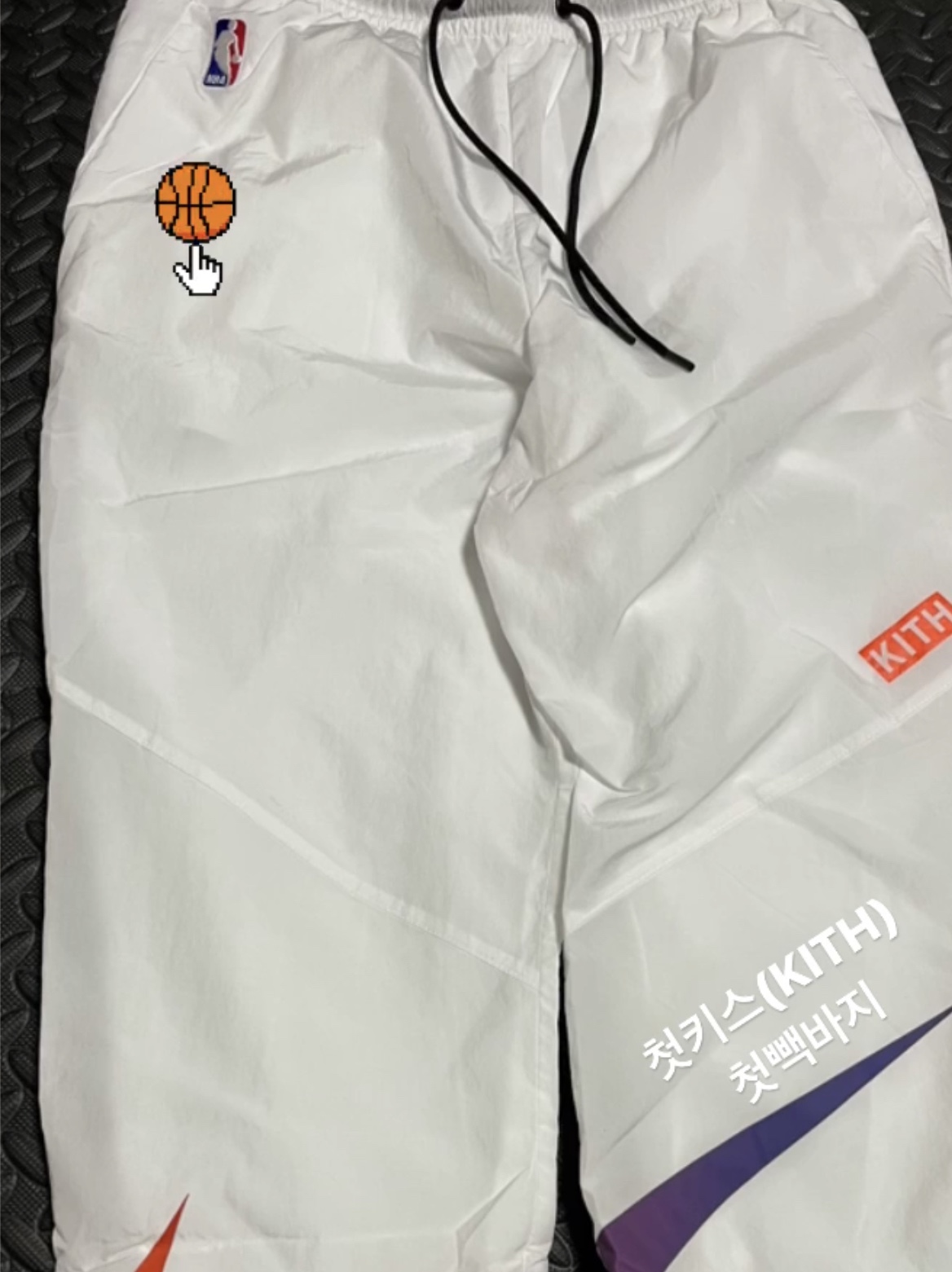 Nike x Kith New York Knicks Track Pants White, Jordan 1 Retro High OG Shadow 2.0 착용 스타일 - 1