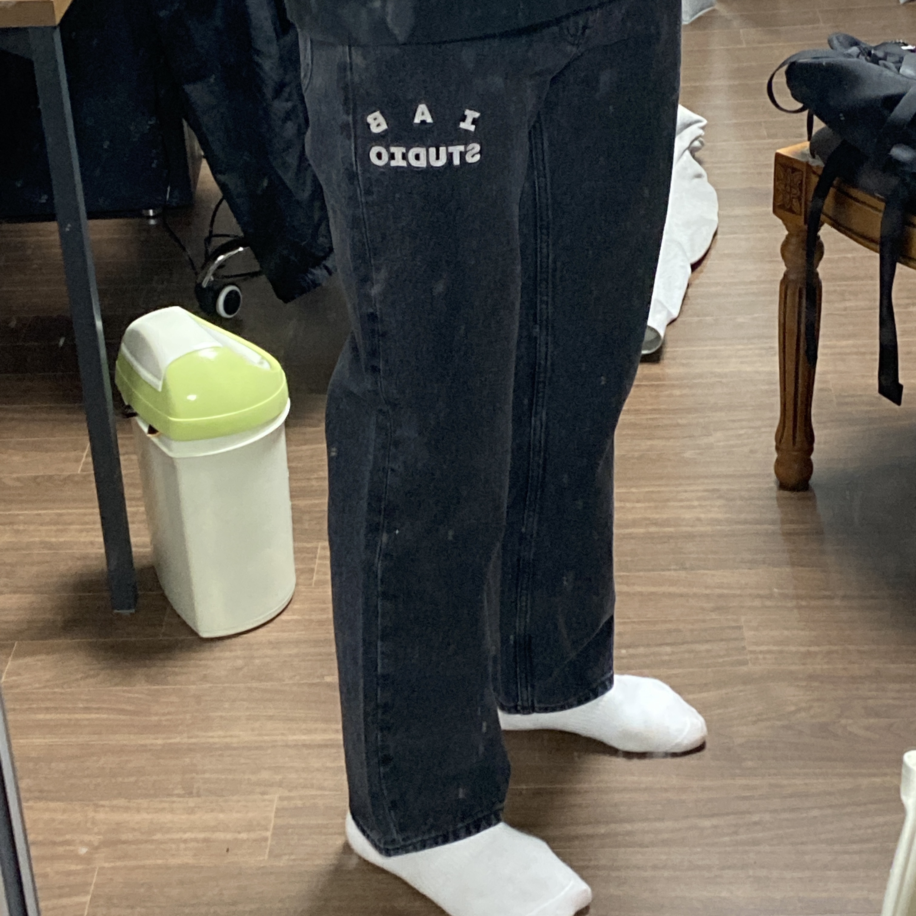 IAB Studio x Lee Denim Jeans Black 착용 스타일