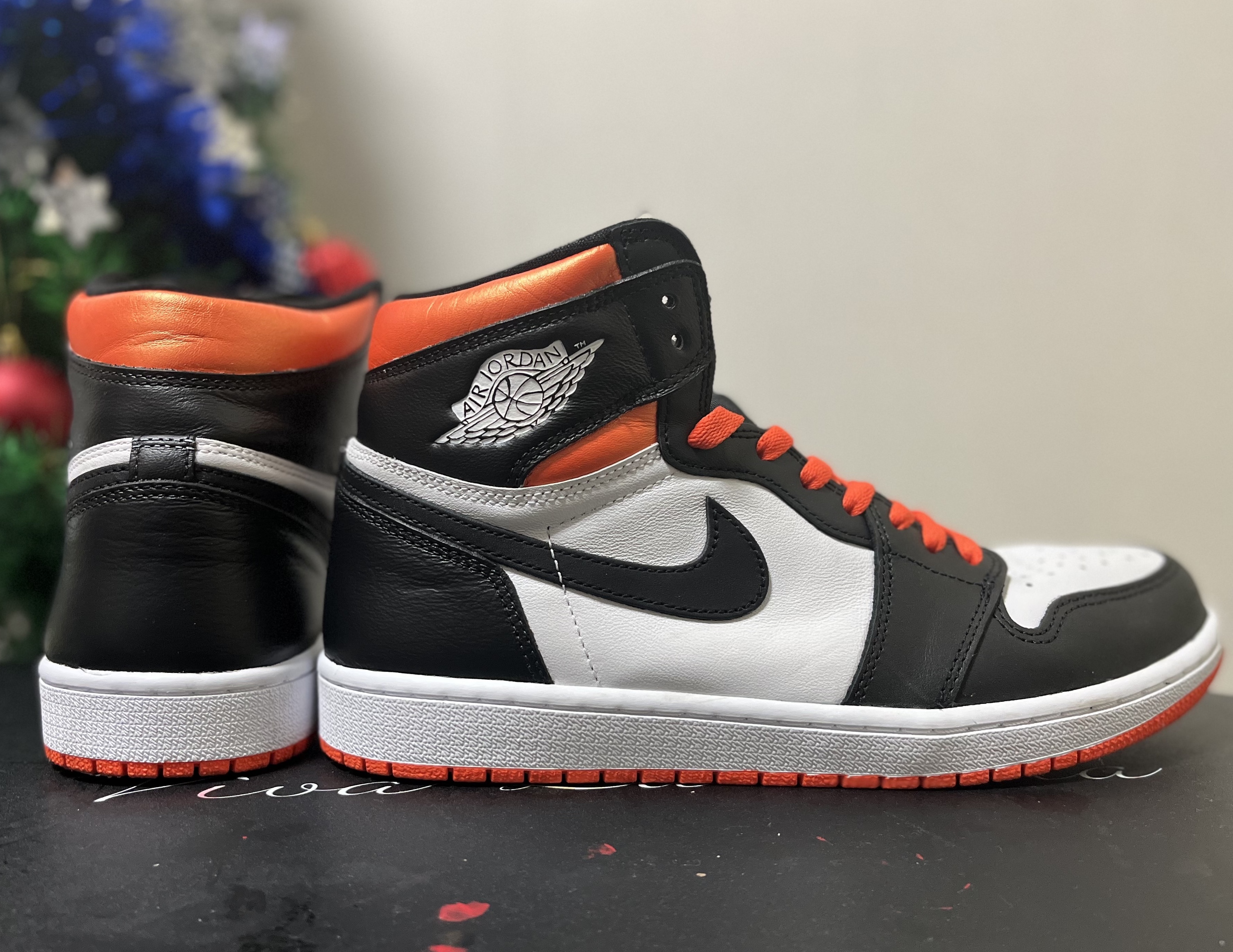 Jordan 1 Retro High OG Electro Orange, (GS) Jordan 1 Retro High OG Electro Orange 착용 스타일 - 2