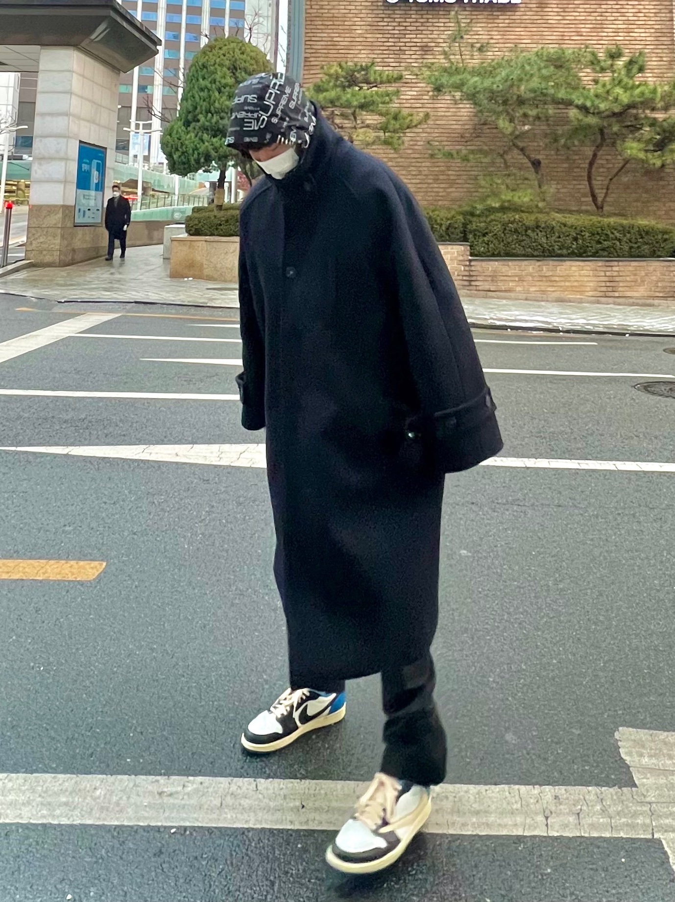 Supreme x The North Face Steep Tech Apogee Jacket Black - 21FW, Jordan 1 x Travis Scott x Fragment Retro Low OG SP Military Blue 착용 스타일 - 3