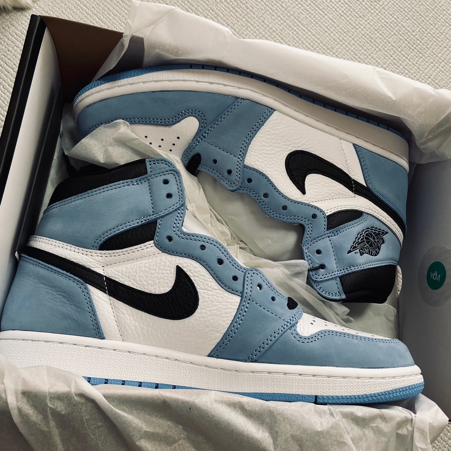 Jordan 1 Retro High OG University Blue 착용 스타일 - 1