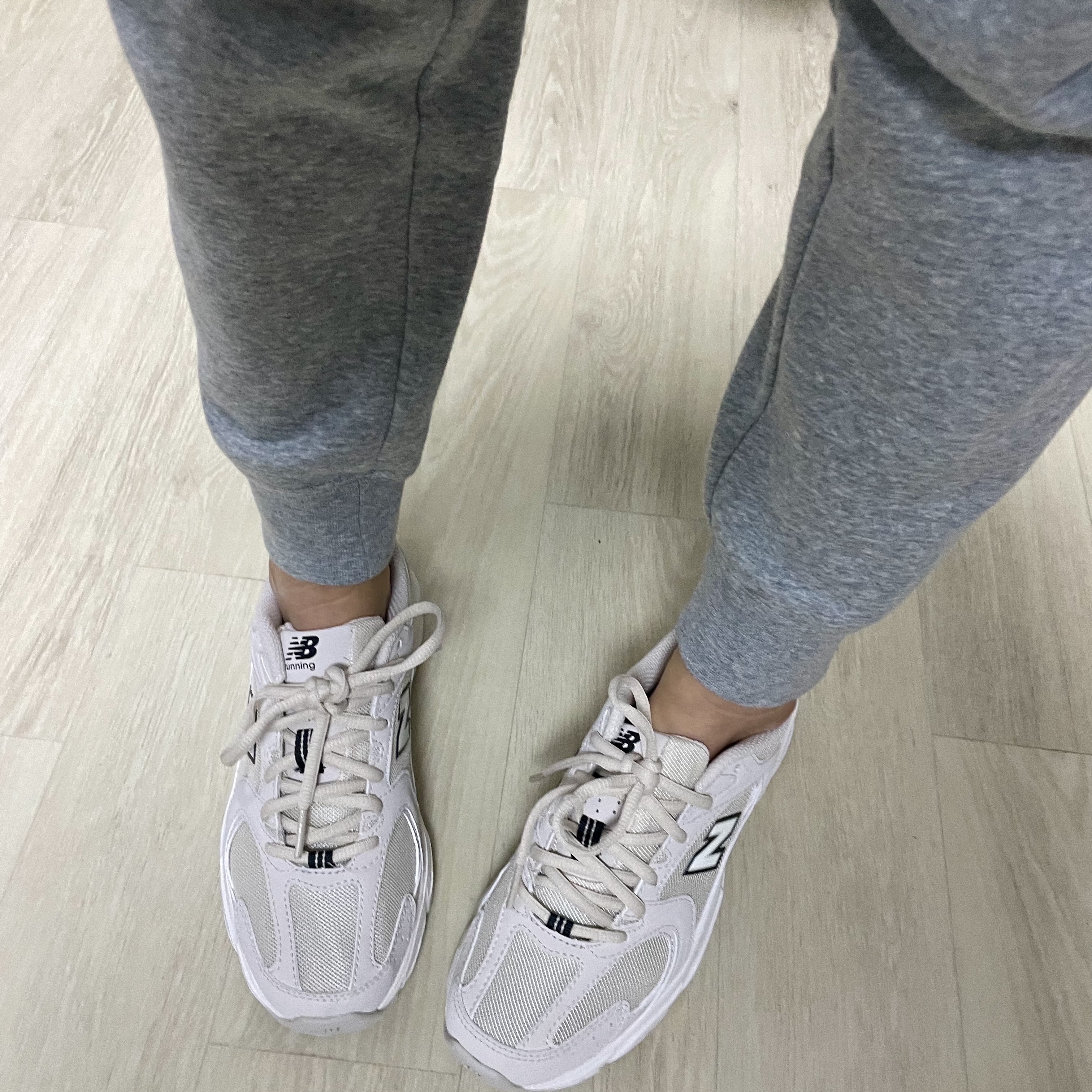 New Balance 530 Ivory 착용 스타일 - 3