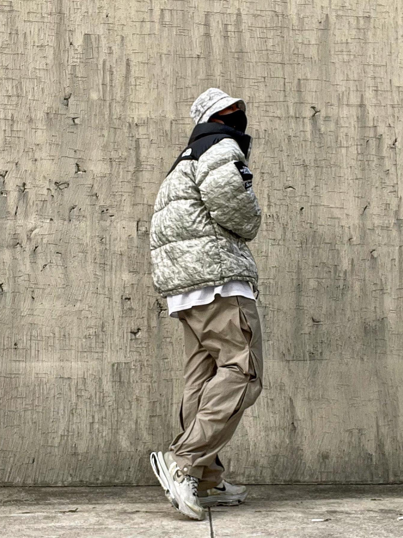 Nike x Matthew M Williams Zoom 004 Stone, Supreme x The North Face Paper Print Nuptse Jacket - 19FW 착용 스타일 - 3