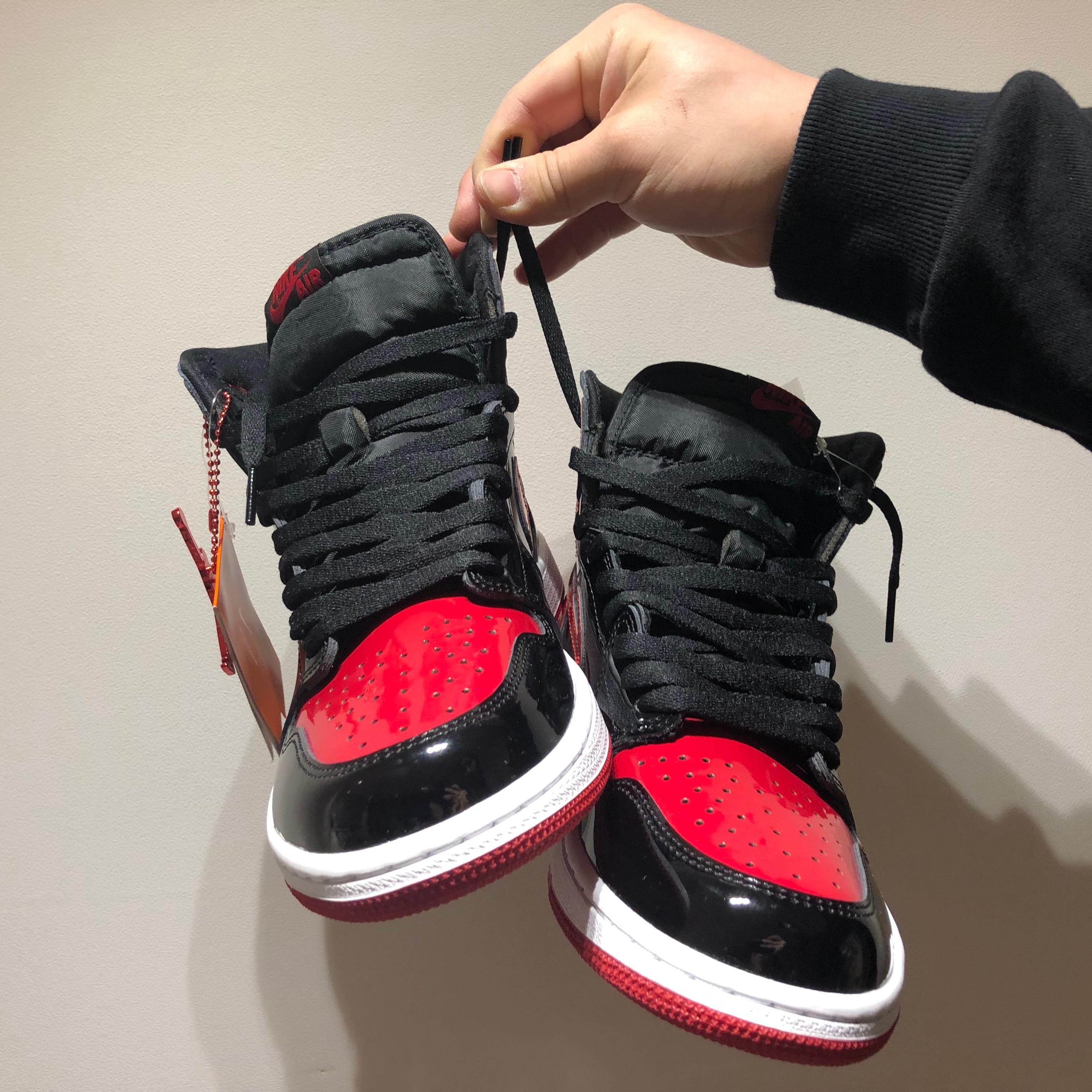 Jordan 1 Retro High OG Patent Bred 착용 스타일 - 1