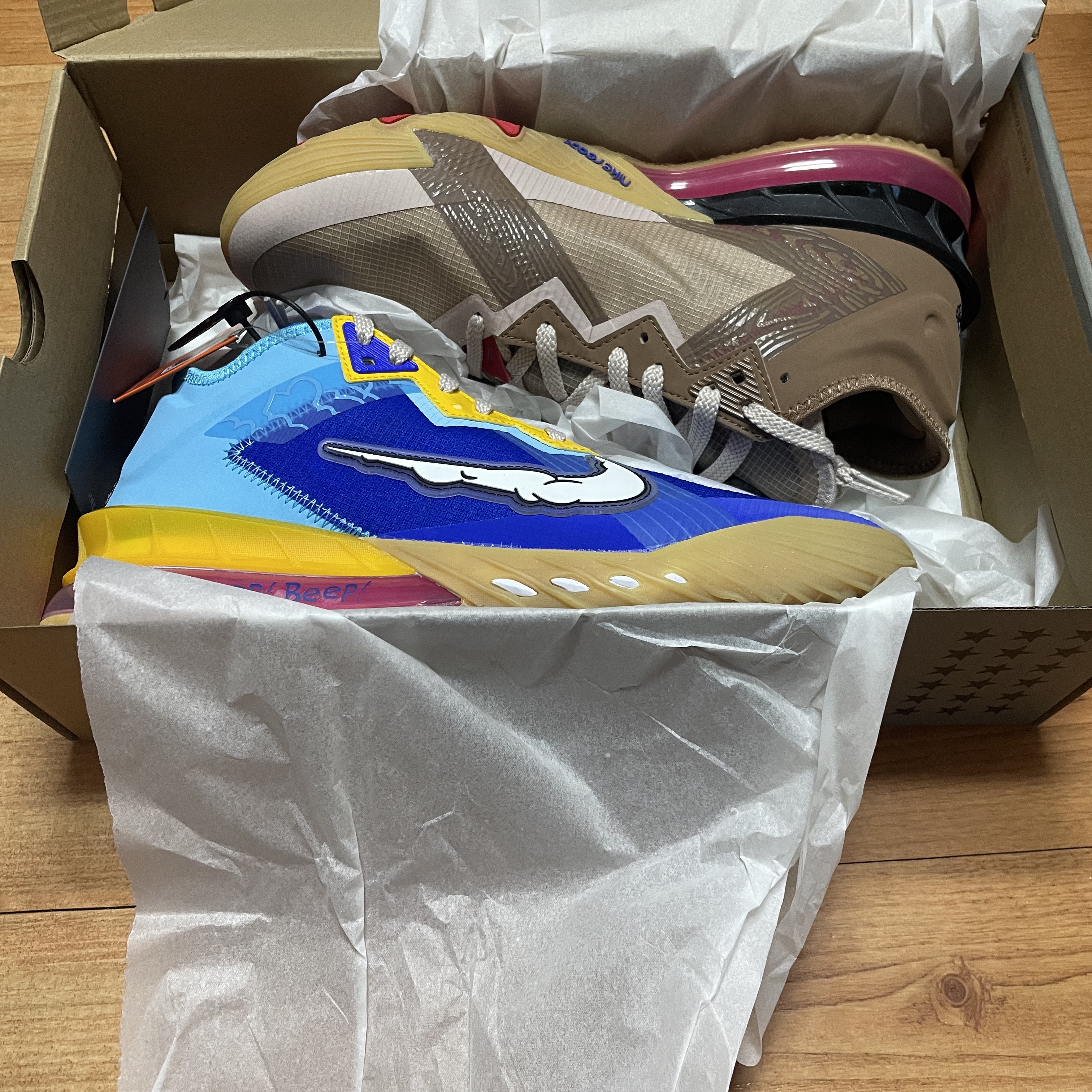 Nike LeBron 18 Low Wile E. vs Roadrunner 착용 스타일 - 2