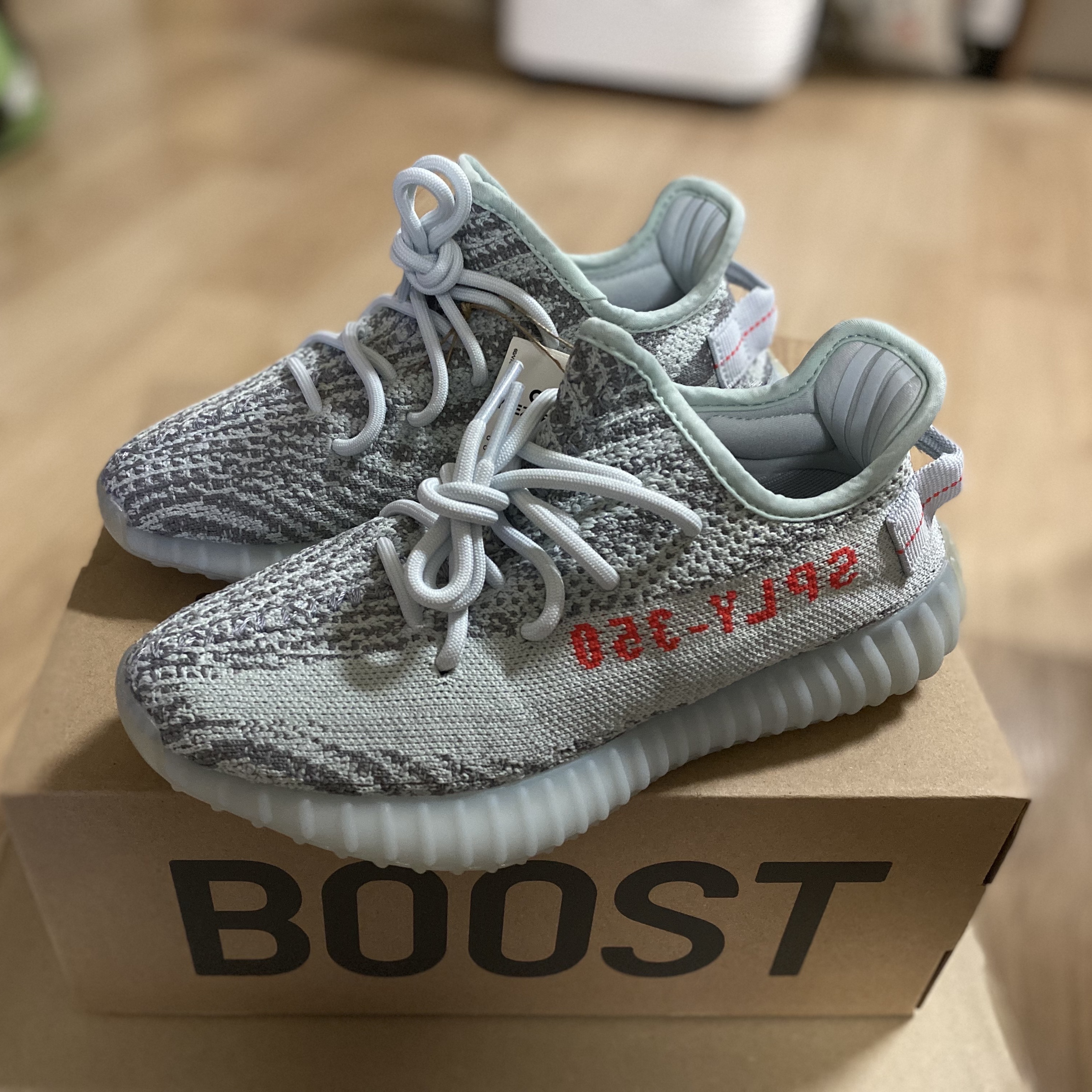 Adidas Yeezy Boost 350 V2 Blue Tint 2017 착용 스타일 - 2