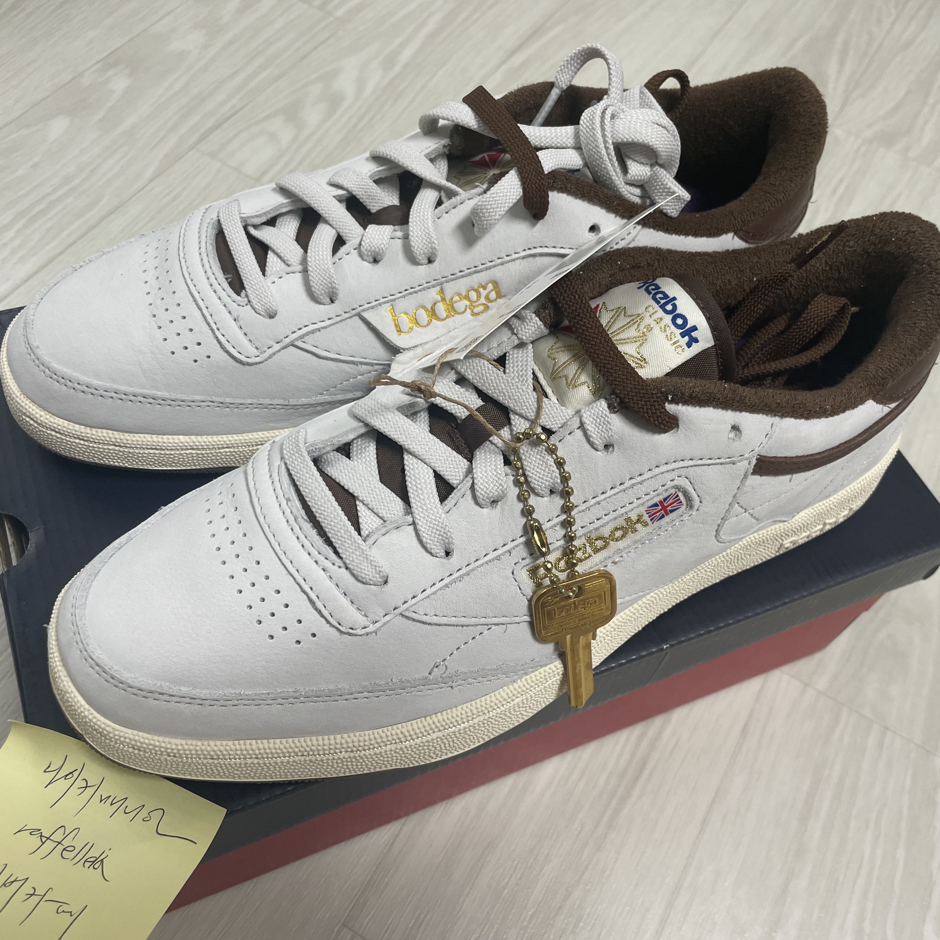 Reebok x Bodega Club C Pure Grey Brush Brown 착용 스타일 - 1