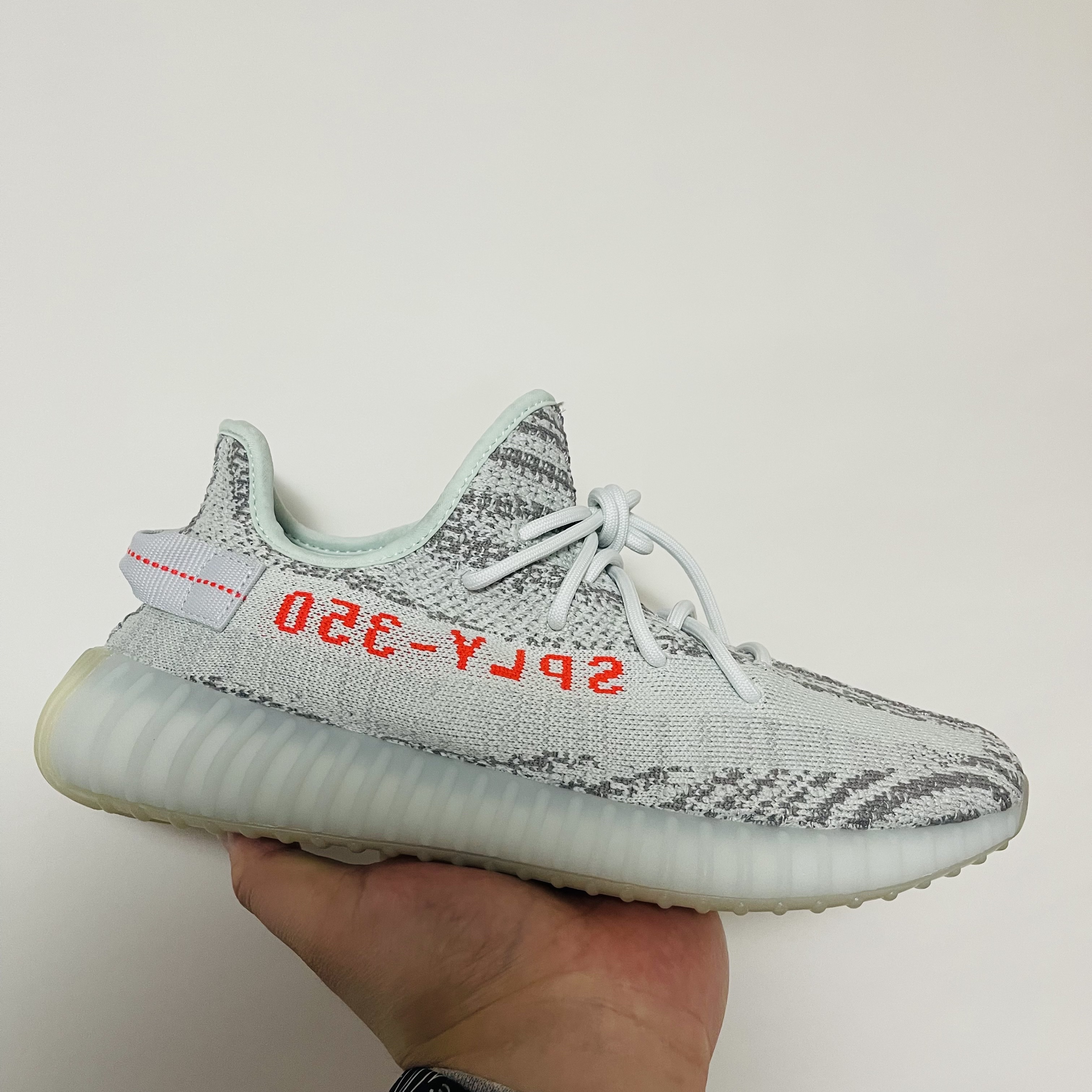 Adidas Yeezy Boost 350 V2 Blue Tint 2017 착용 스타일