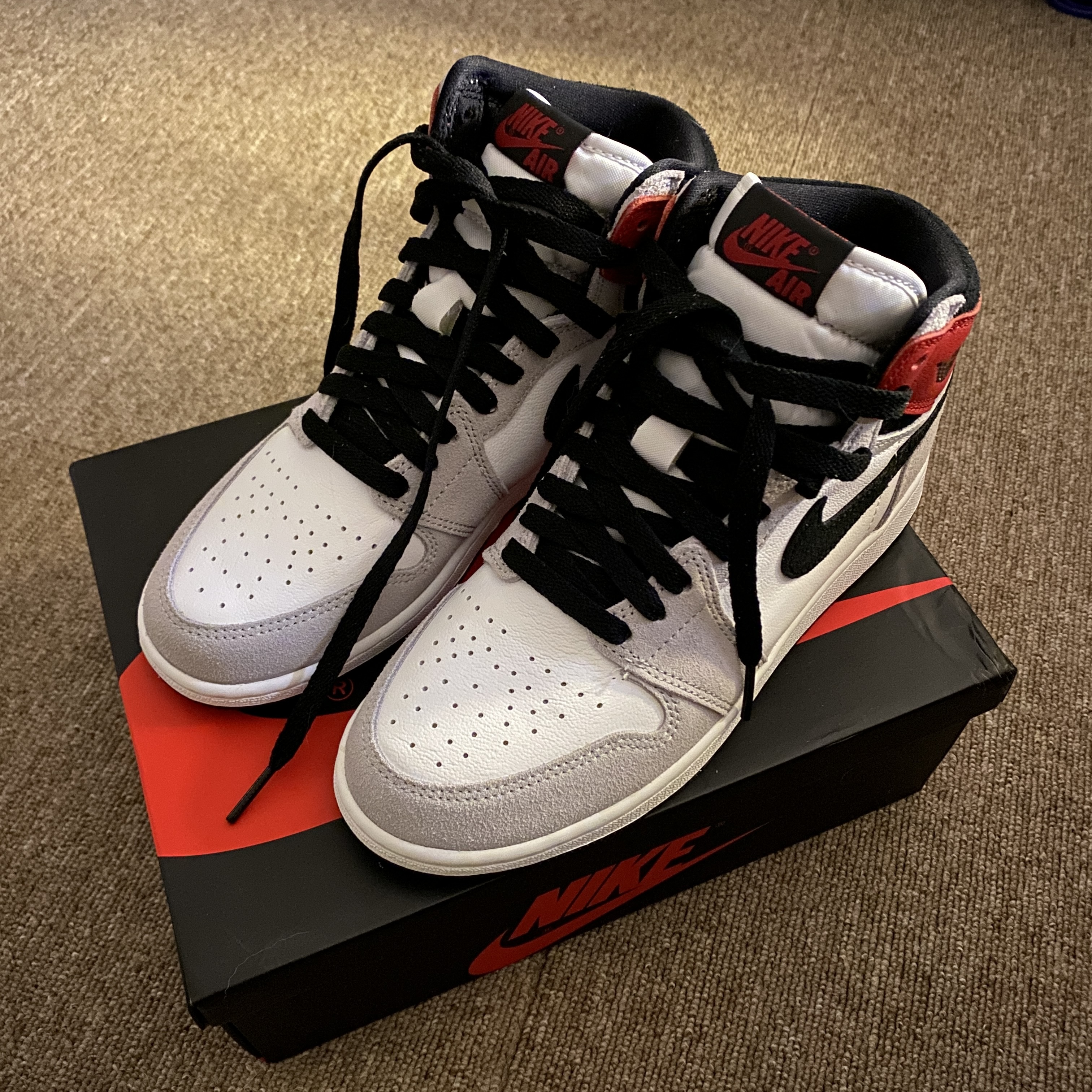 (GS) Jordan 1 Retro High OG Light Smoke Grey 착용 스타일 - 3