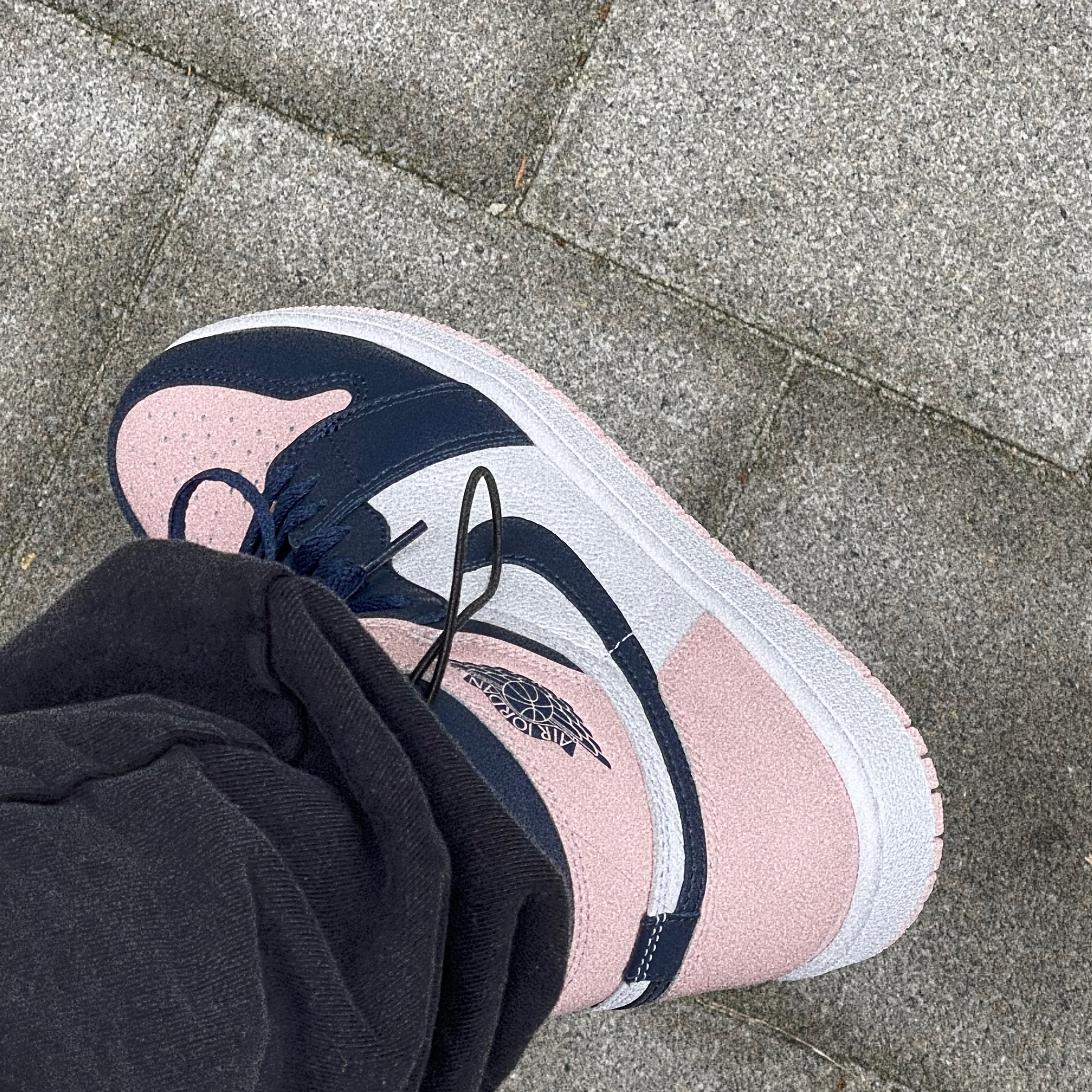 (W) Jordan 1 Retro High OG Atmosphere 착용 스타일 - 1