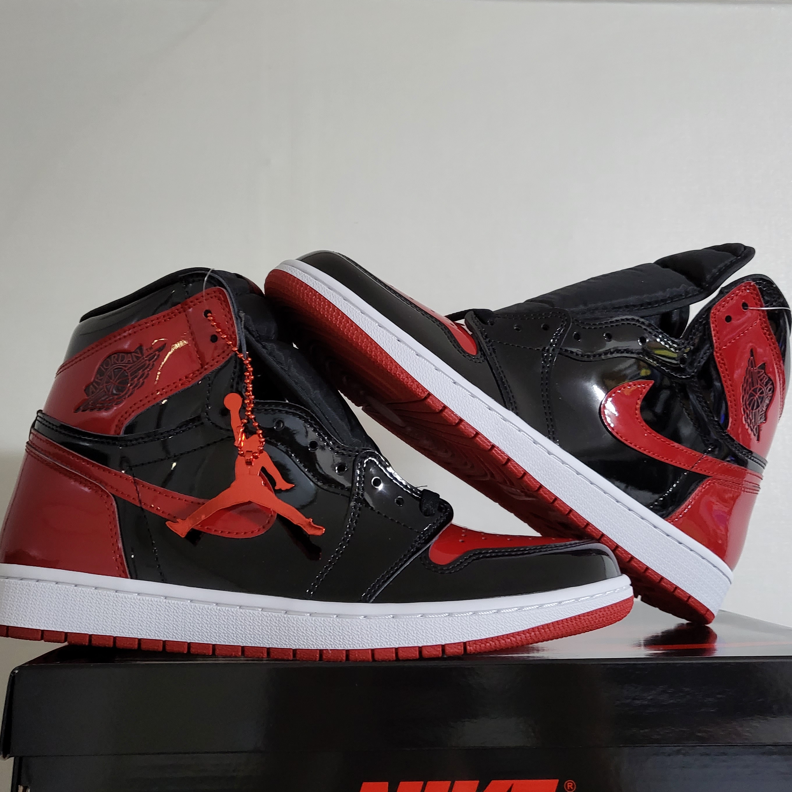 Jordan 1 Retro High OG Patent Bred 착용 스타일 - 1