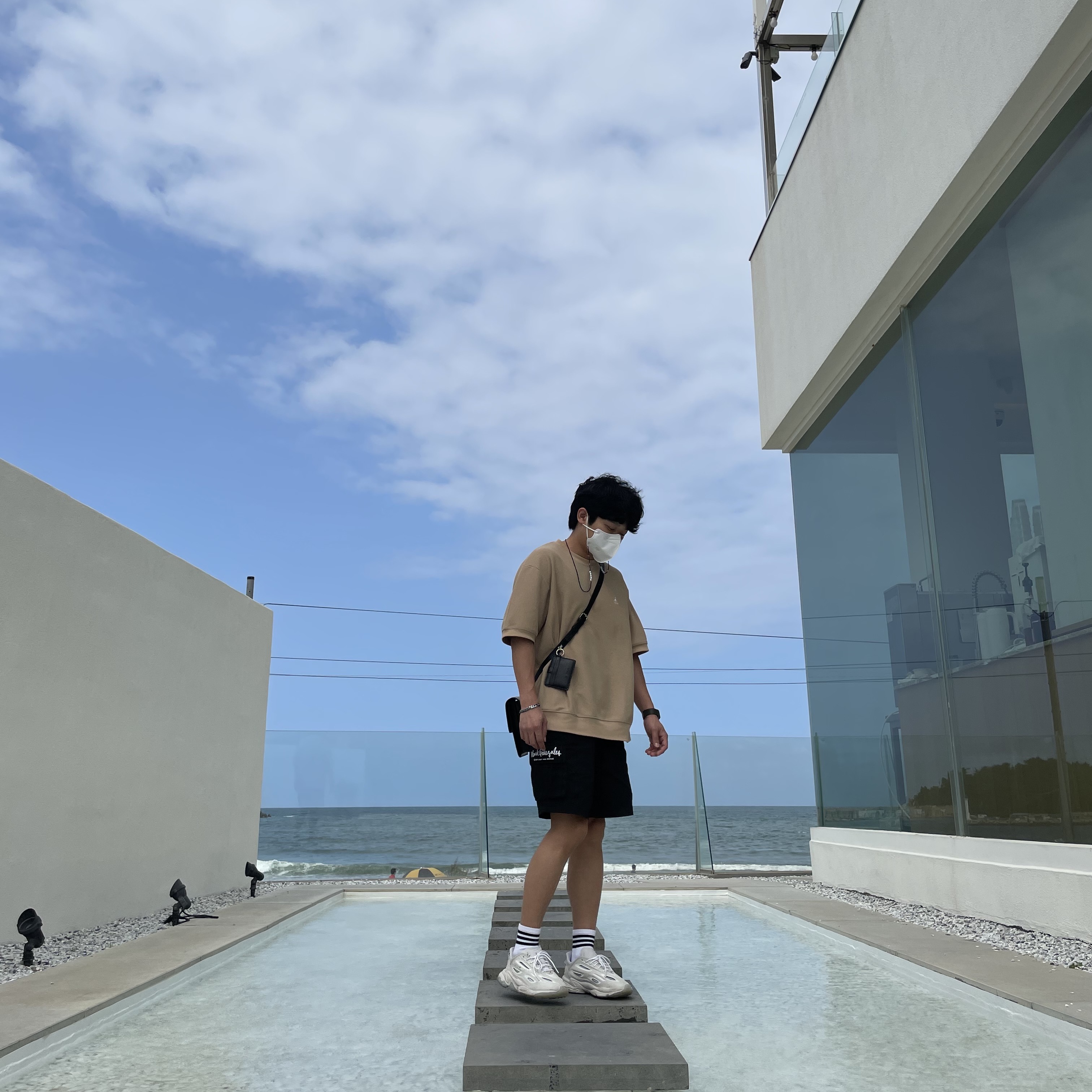 Adidas Ozweego Celox Cloud White 착용 스타일