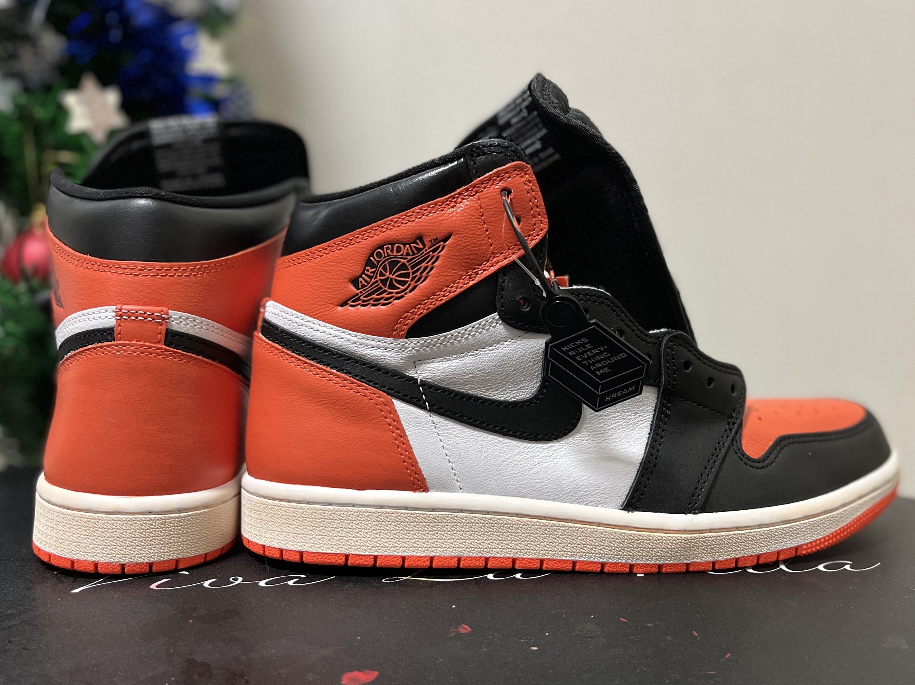 Jordan 1 Retro High OG Electro Orange, (GS) Jordan 1 Retro High OG Electro Orange 착용 스타일 - 1