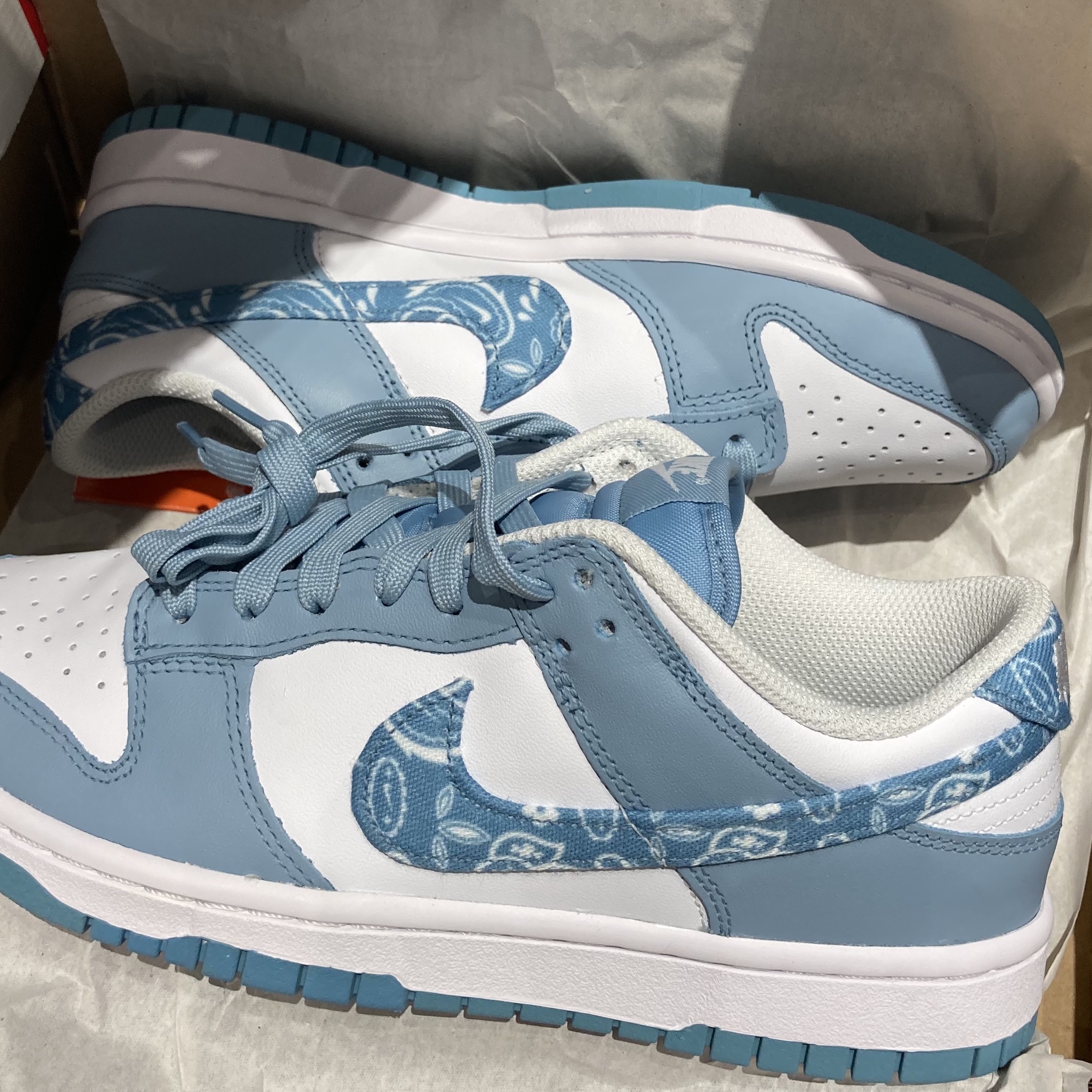 (W) Nike Dunk Low Essential Blue Paisley 착용 스타일