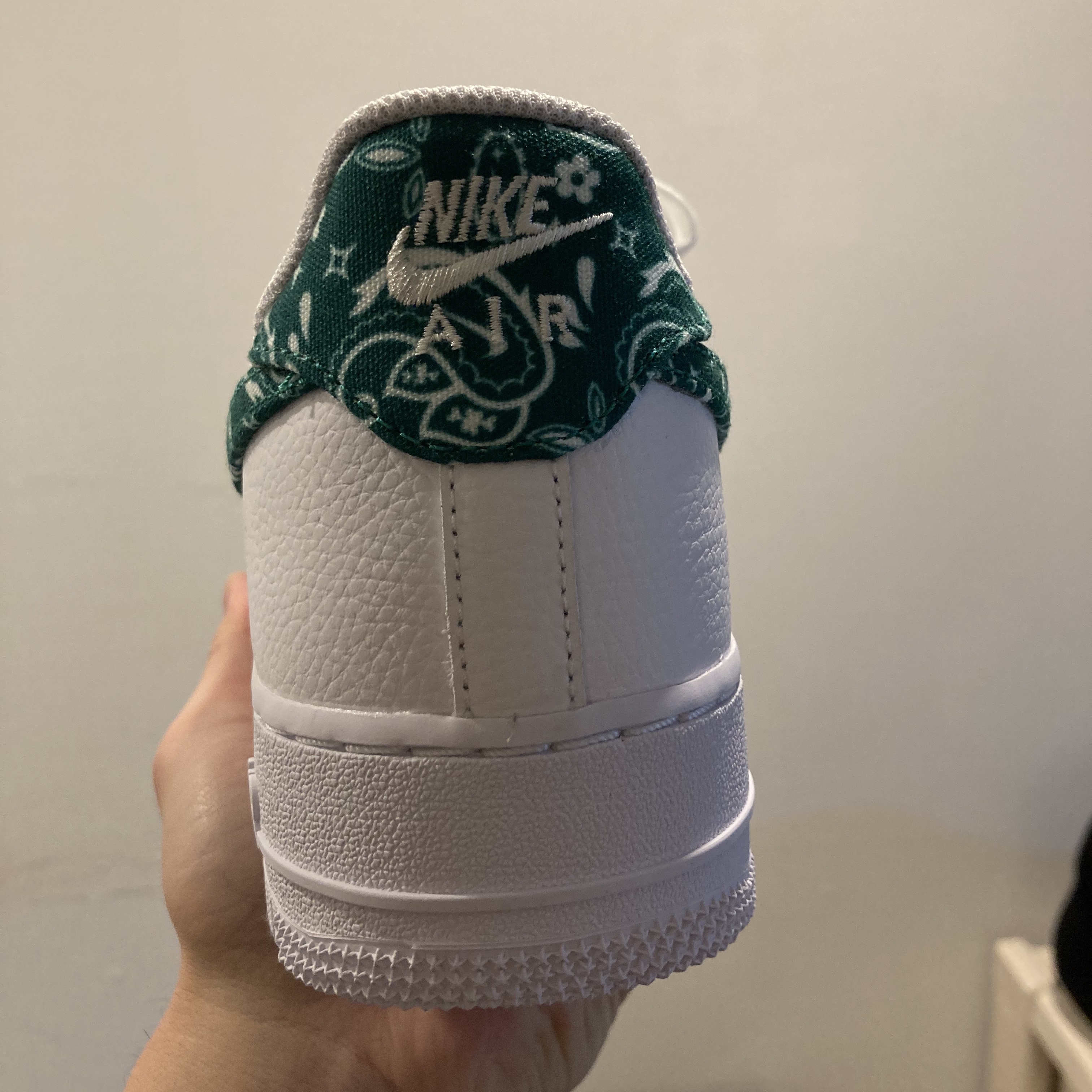 (W) Nike Air Force 1 '07 Essential Paisley Swoosh White Malachite 착용 스타일 - 4