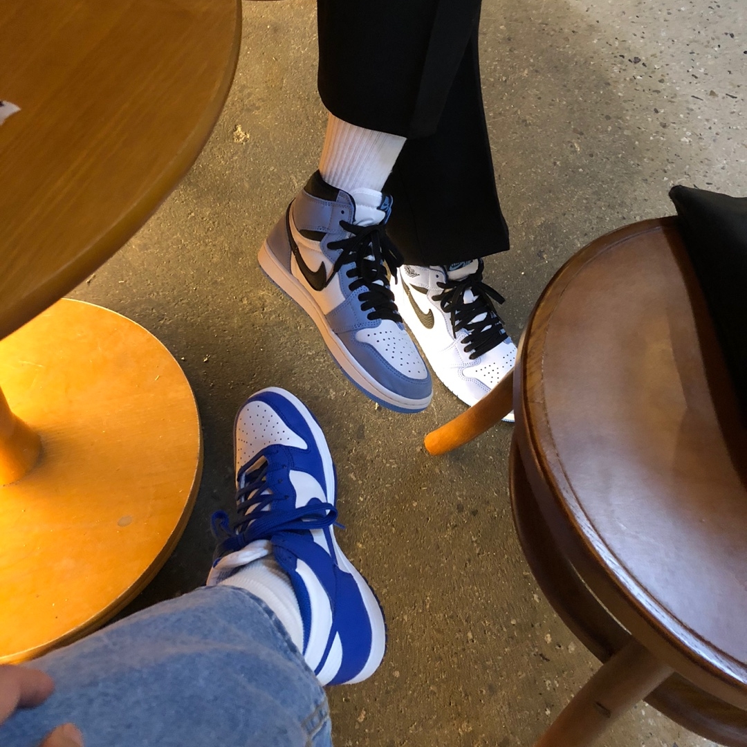Jordan 1 Retro High OG University Blue, Nike Dunk High Retro Game Royal 착용 스타일