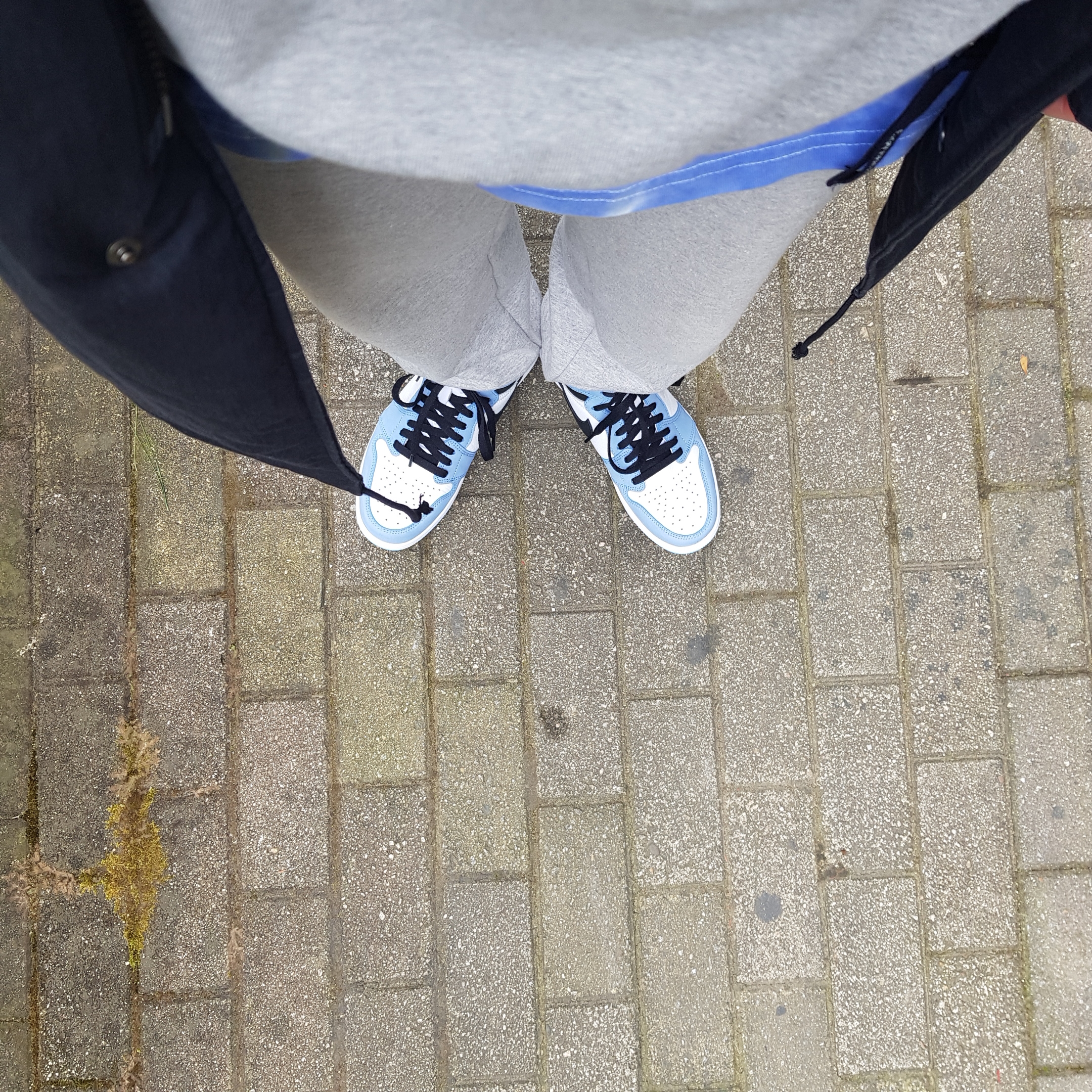 Jordan 1 Retro High OG University Blue 착용 스타일 - 4