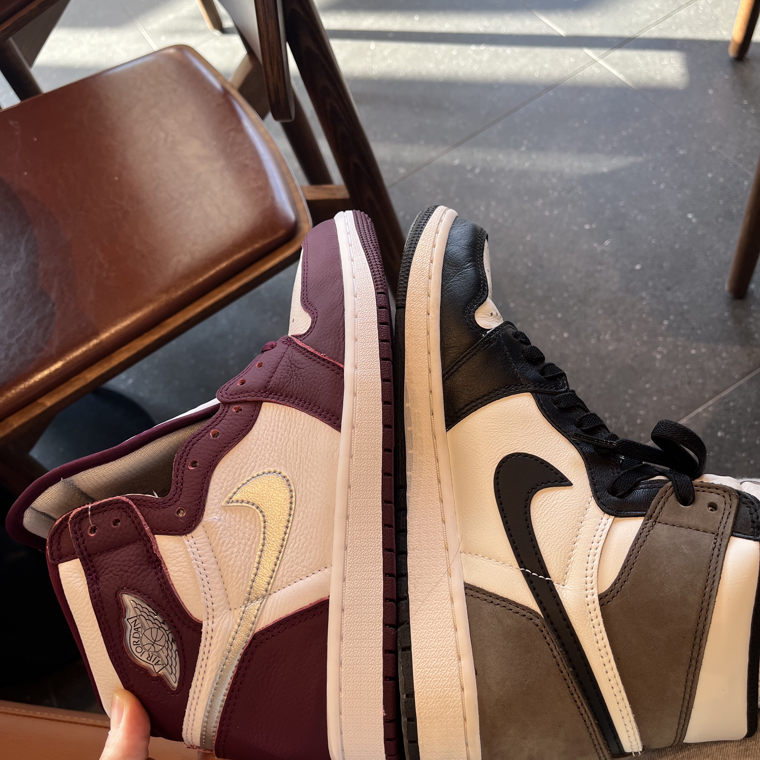 Jordan 1 Retro High OG Bordeaux, Jordan 1 Retro High OG Black Mocha 착용 스타일 - 3