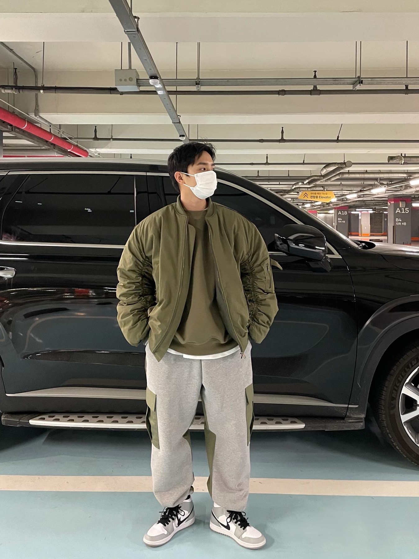 Jordan 1 Mid Light Smoke Grey 착용 스타일 - 2