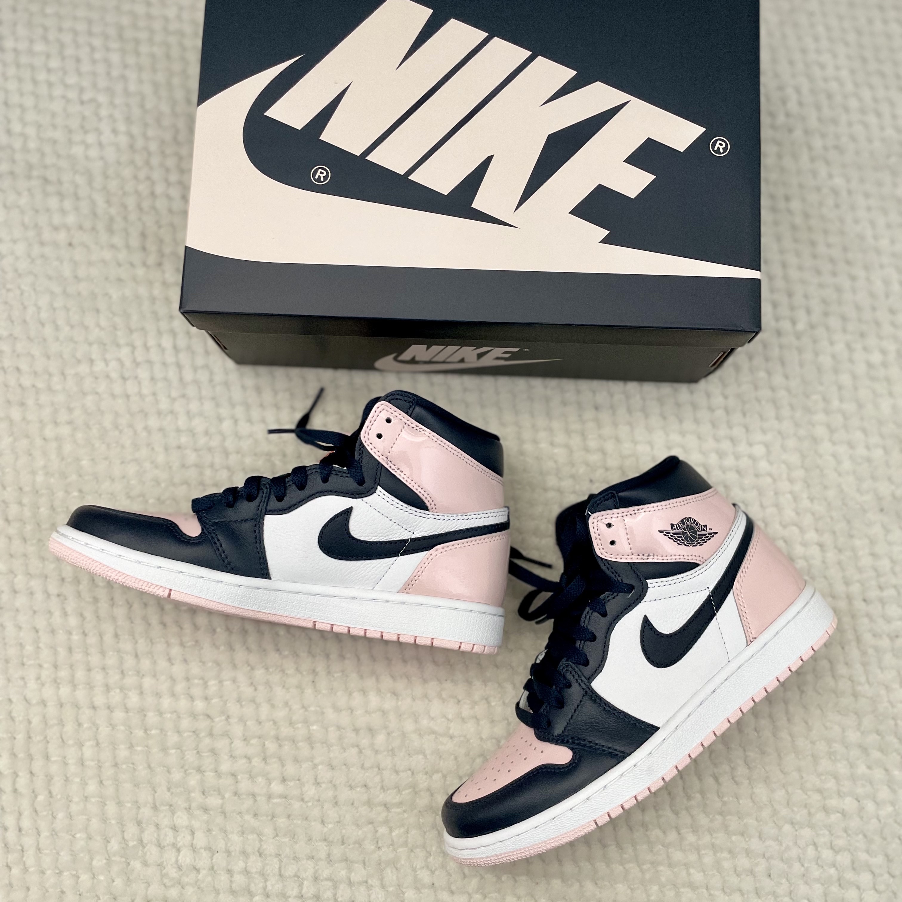 (W) Jordan 1 Retro High OG Atmosphere 착용 스타일 - 1