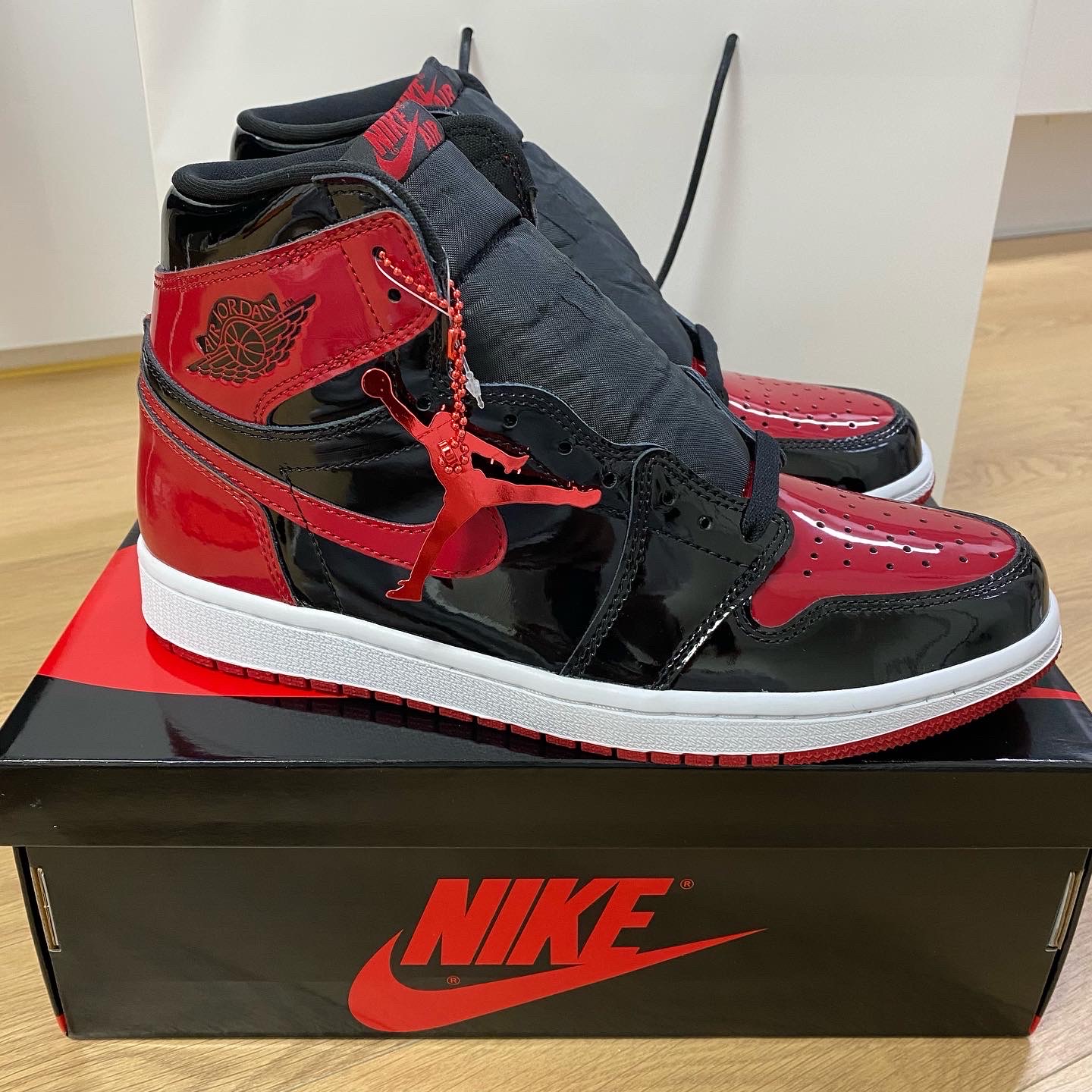 Jordan 1 Retro High OG Patent Bred 착용 스타일 - 1
