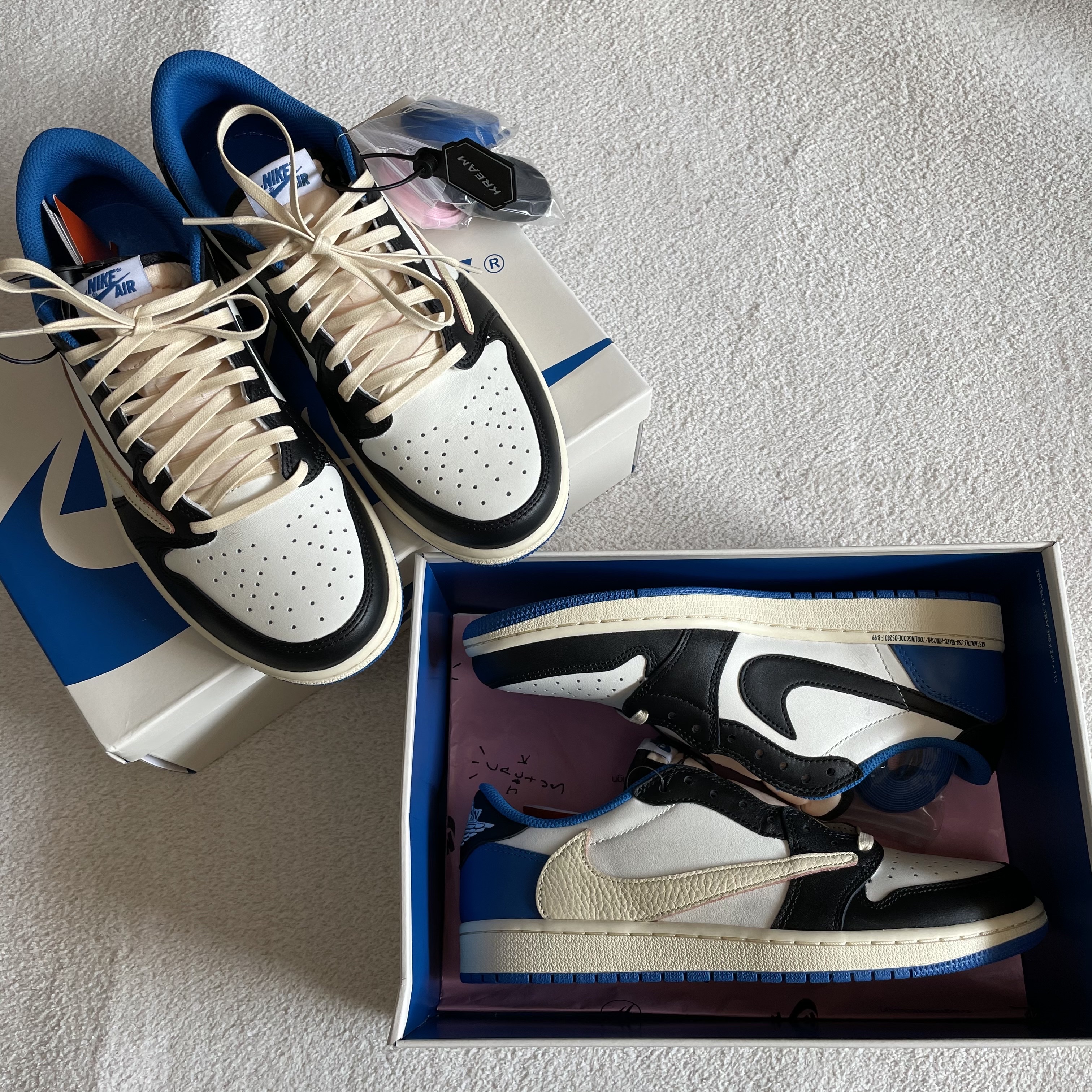 Jordan 1 x Travis Scott x Fragment Retro Low OG SP Military Blue 착용 스타일 - 2