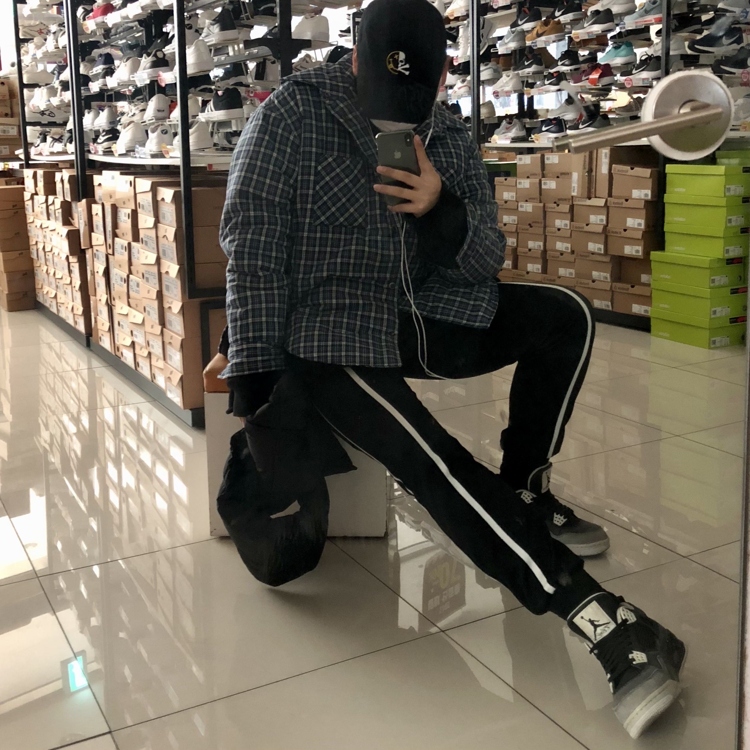 Jordan 4 Retro Fear Pack 착용 스타일