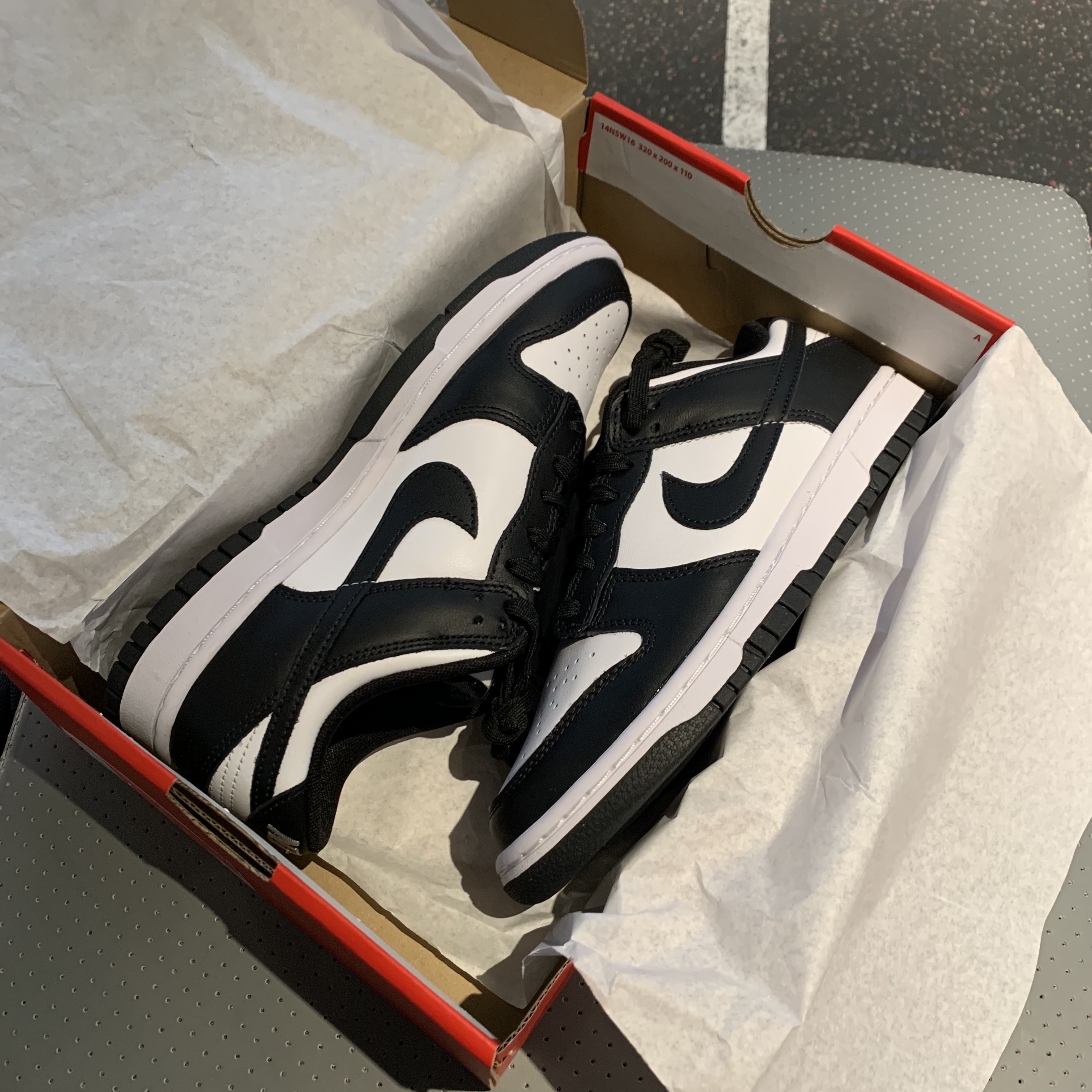 Nike Dunk Low Retro Black 착용 스타일
