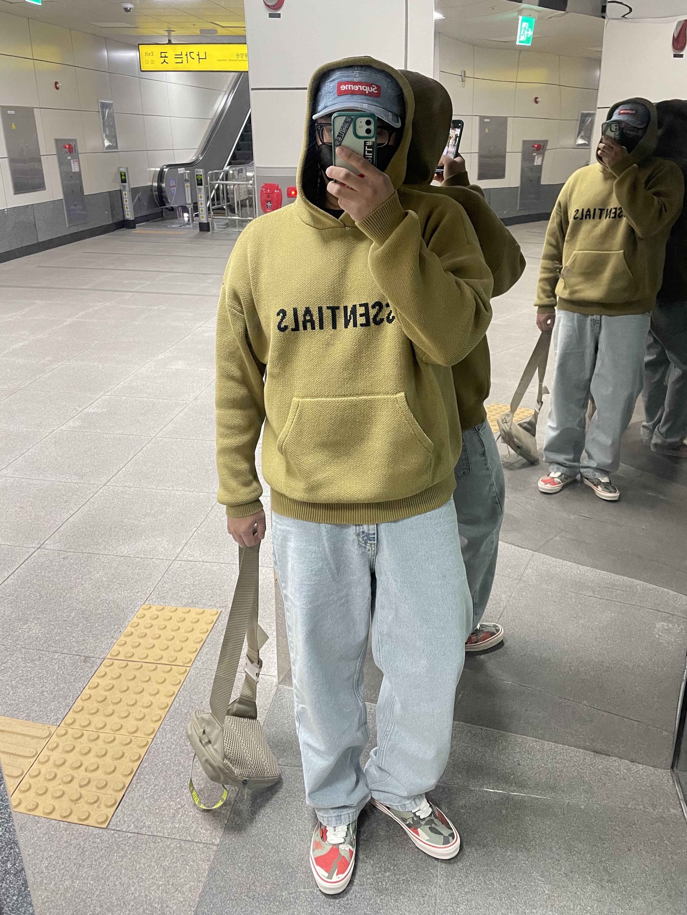 Supreme Logo Stripe Jacquard Denim Camp Cap Blue - 20FW, Vans Vault x Nigel Cabourn OG Authentic LX Army Green Camo 착용 스타일 - 1