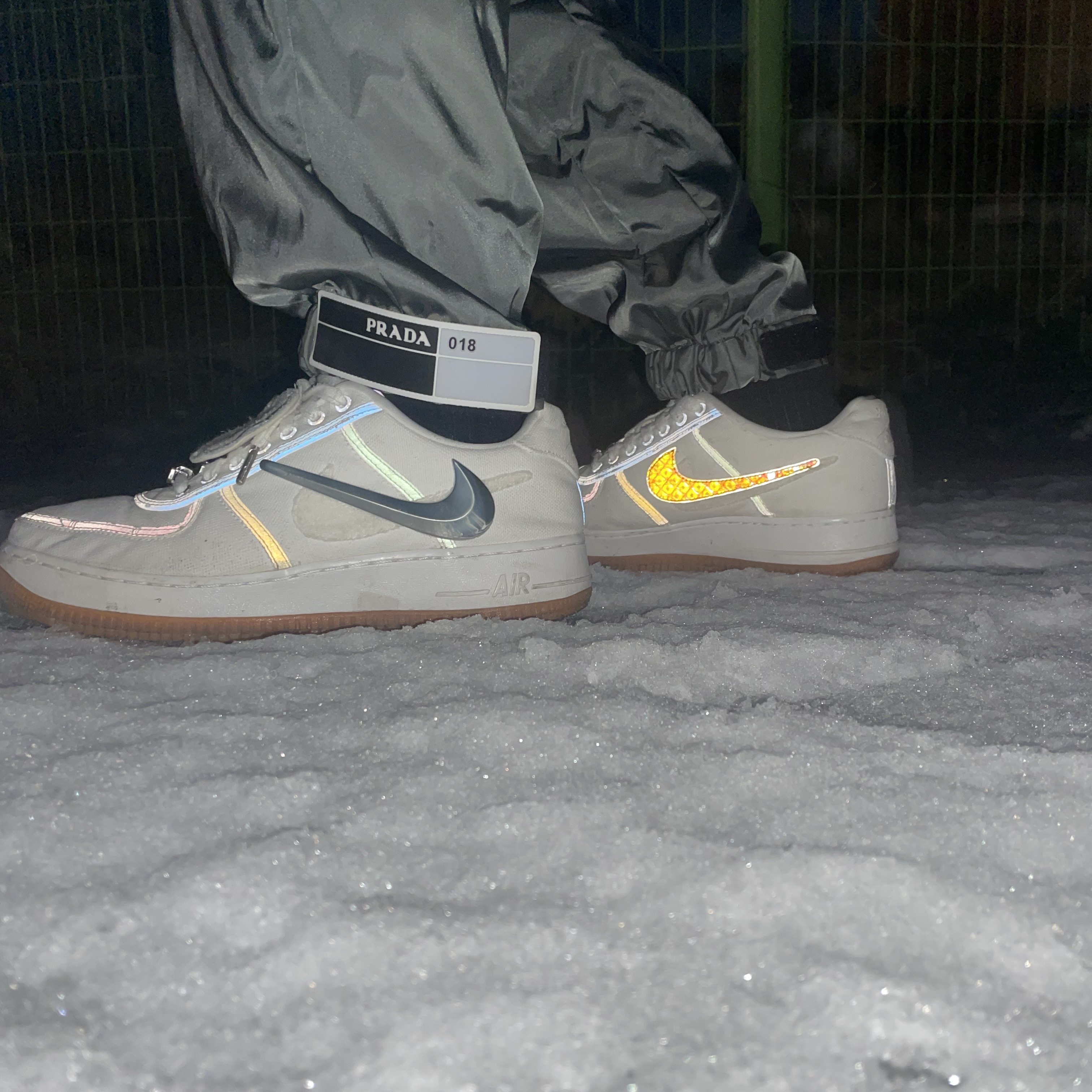 Nike x Travis Scott Air Force 1 Low Sail 착용 스타일