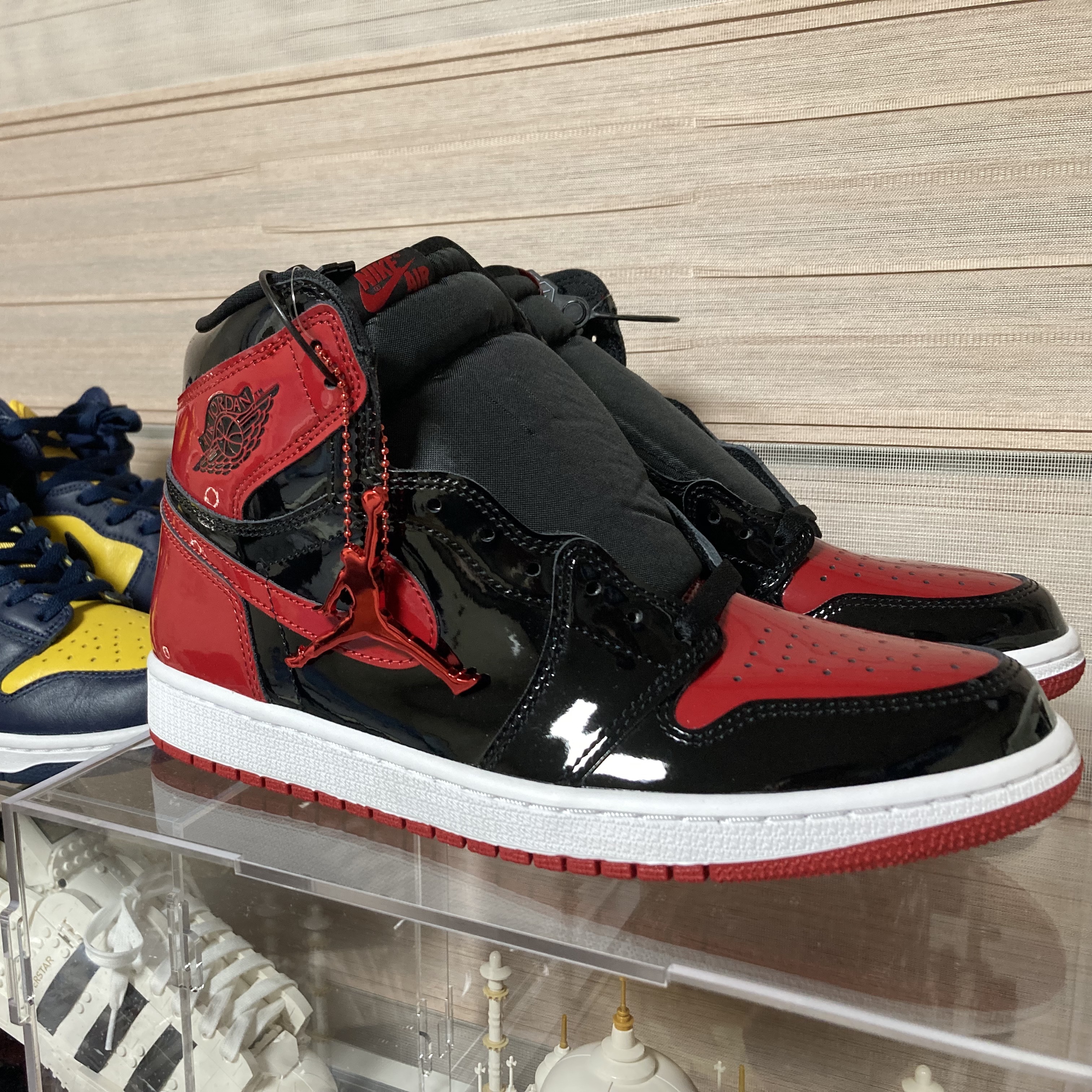 Jordan 1 Retro High OG Patent Bred 착용 스타일 - 1