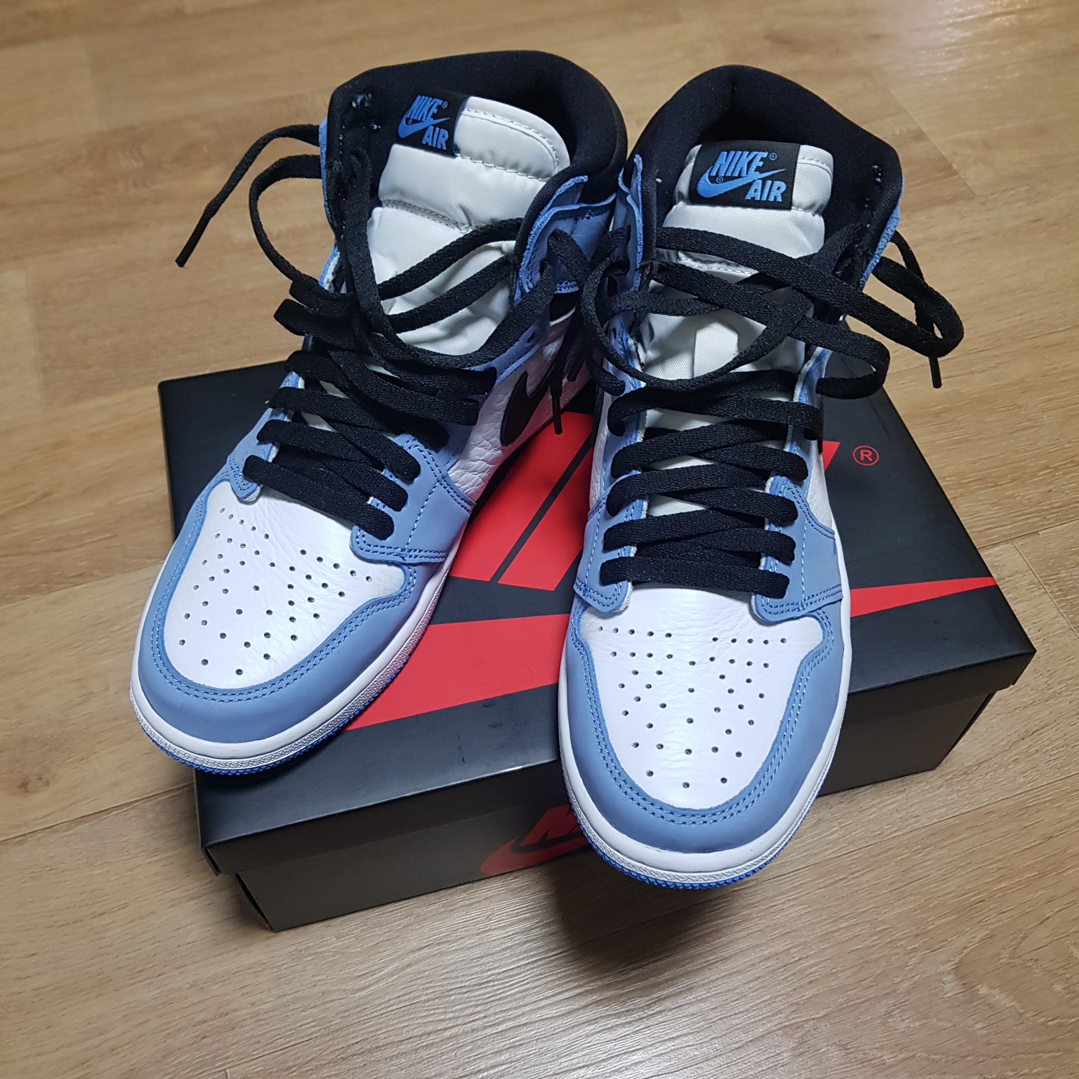 Jordan 1 Retro High OG University Blue 착용 스타일 - 2
