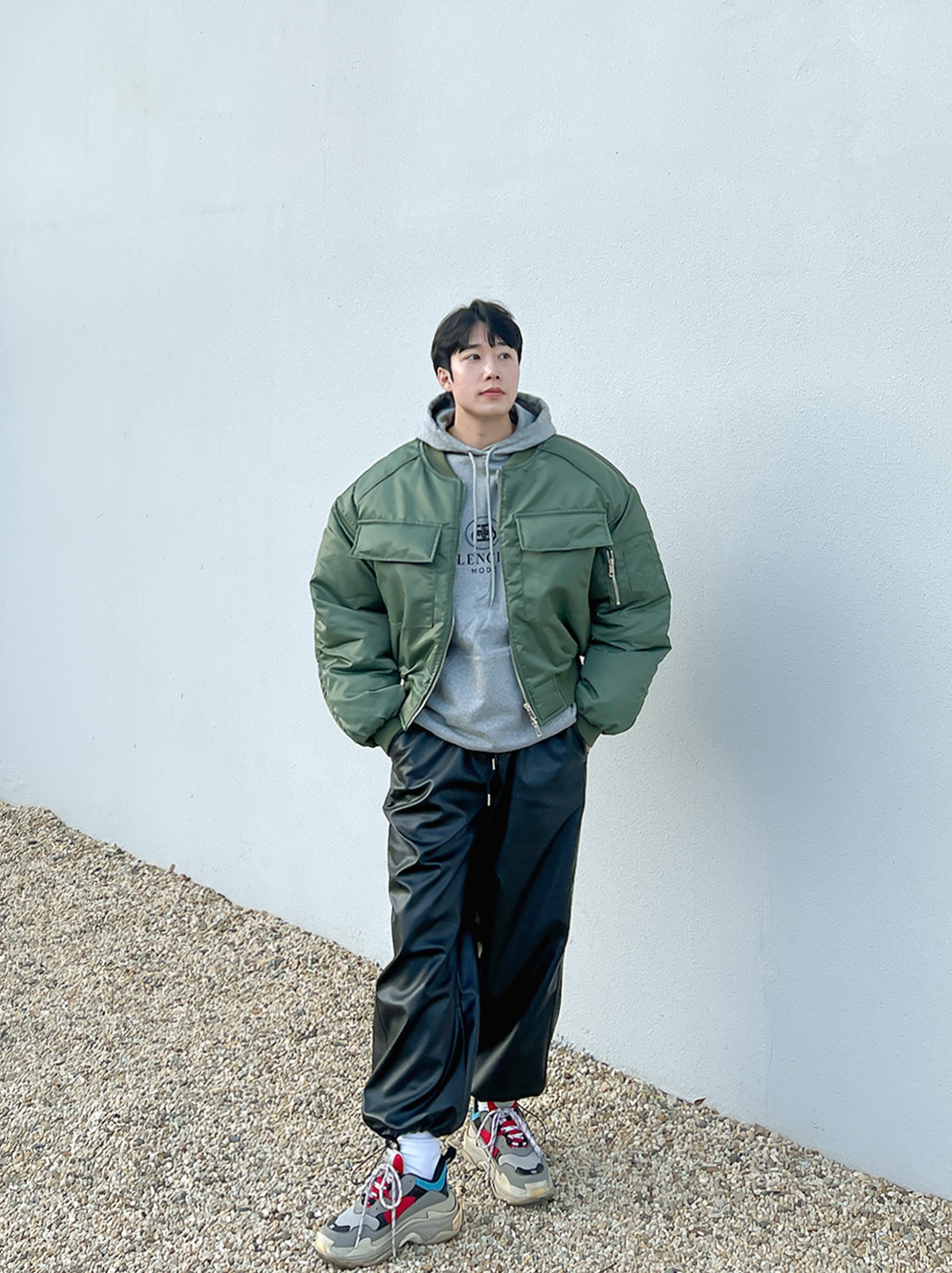 Balenciaga Triple S Grey Red Blue 2018 Reissue, (W) Balenciaga Triple S Sneakers Blue Grey Red 착용 스타일 - 1