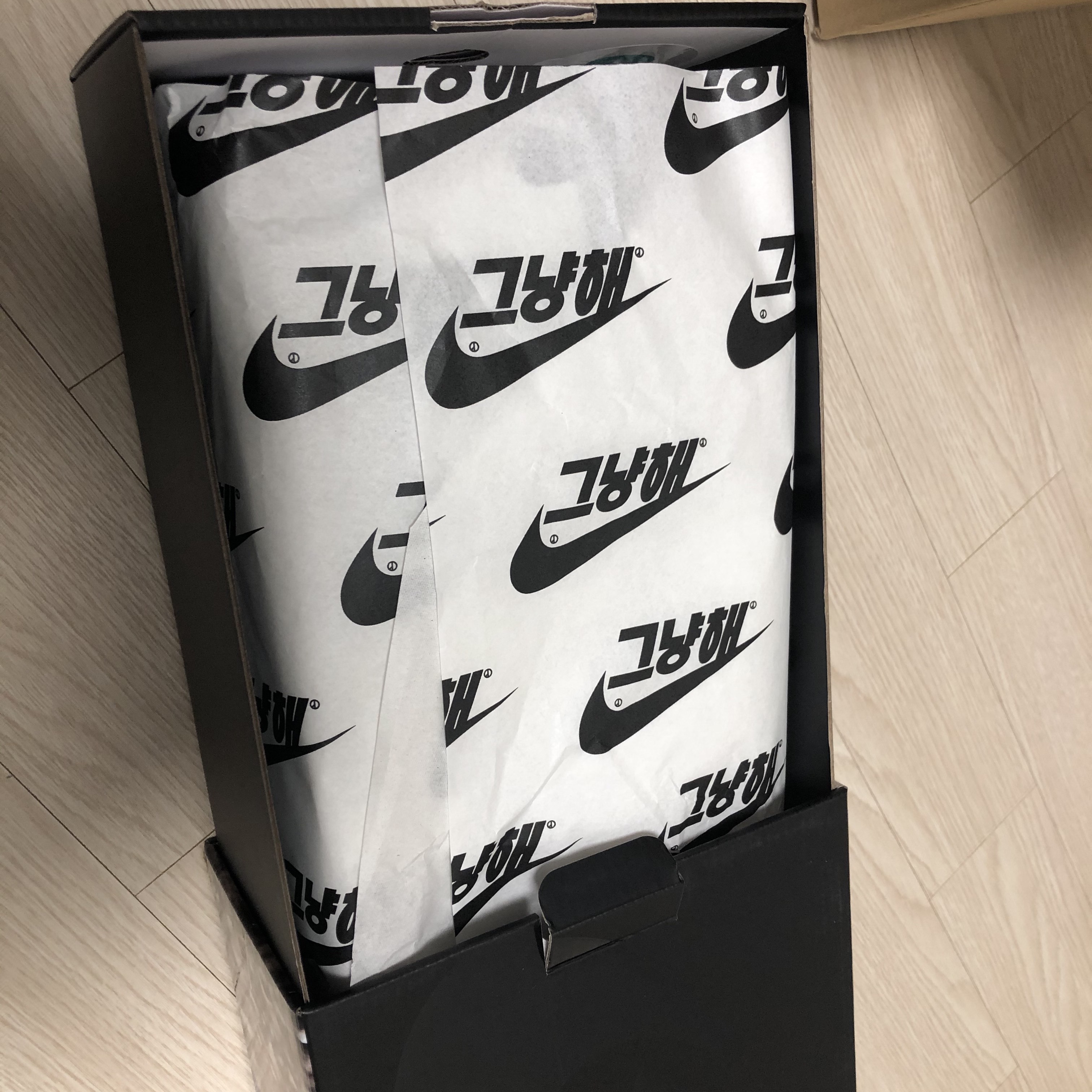 Nike x Peaceminusone Air Force 1 Low Para-Noise 2.0 착용 스타일 - 2